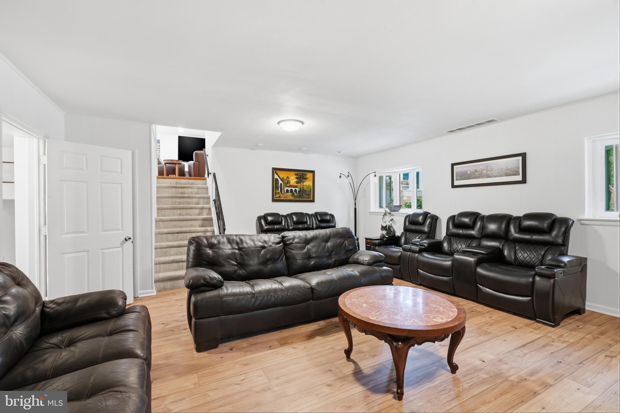 1132 LINDSAY LANE