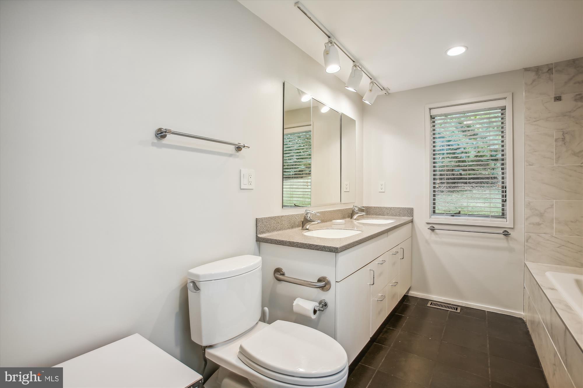 FARMINGTON - Residential