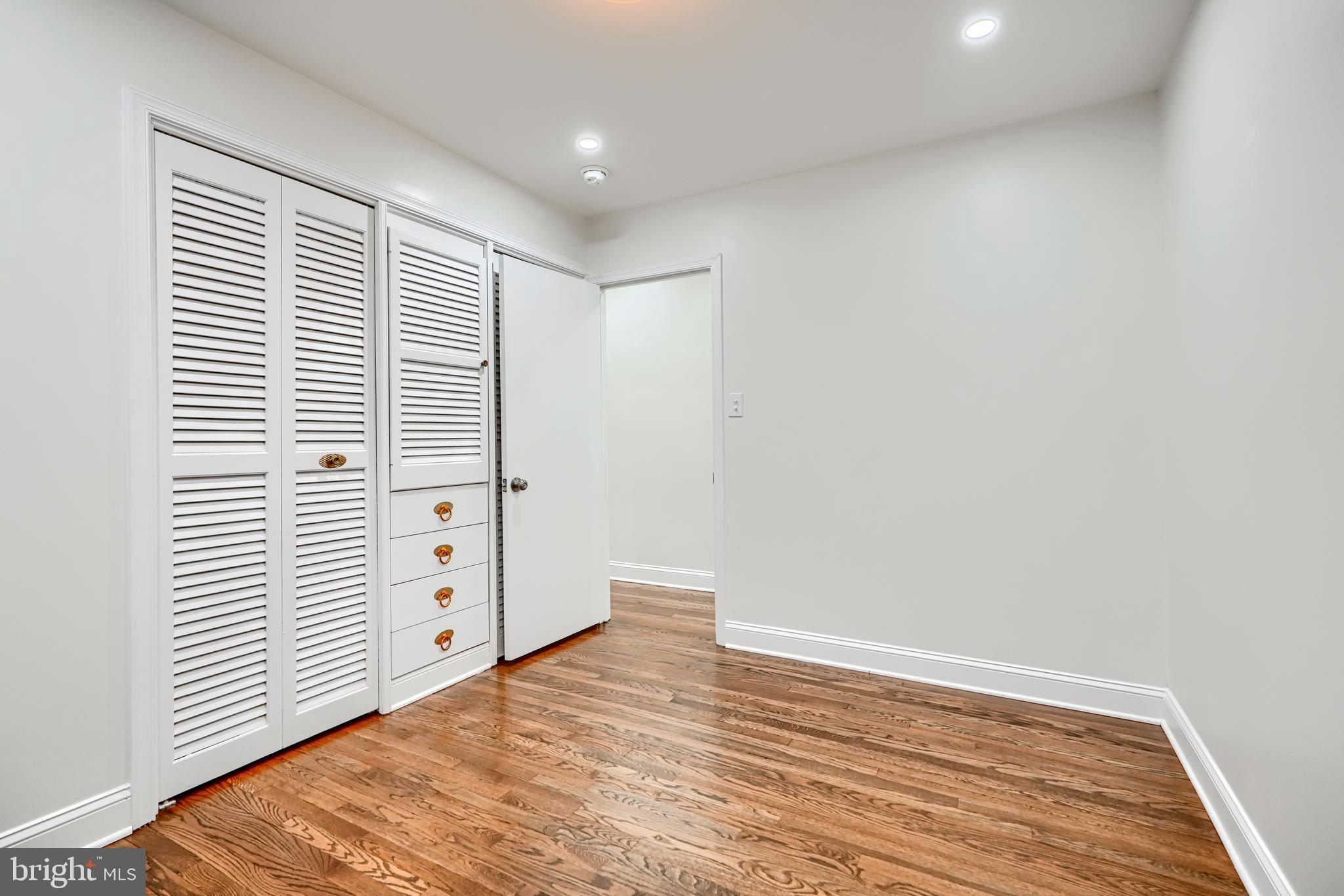 WINDSOR MILL - Residential