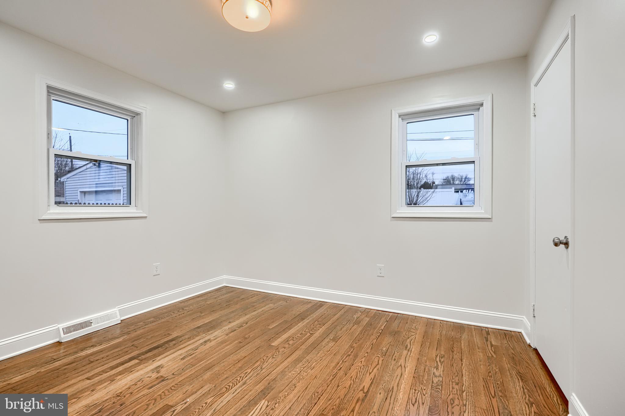 WINDSOR MILL - Residential