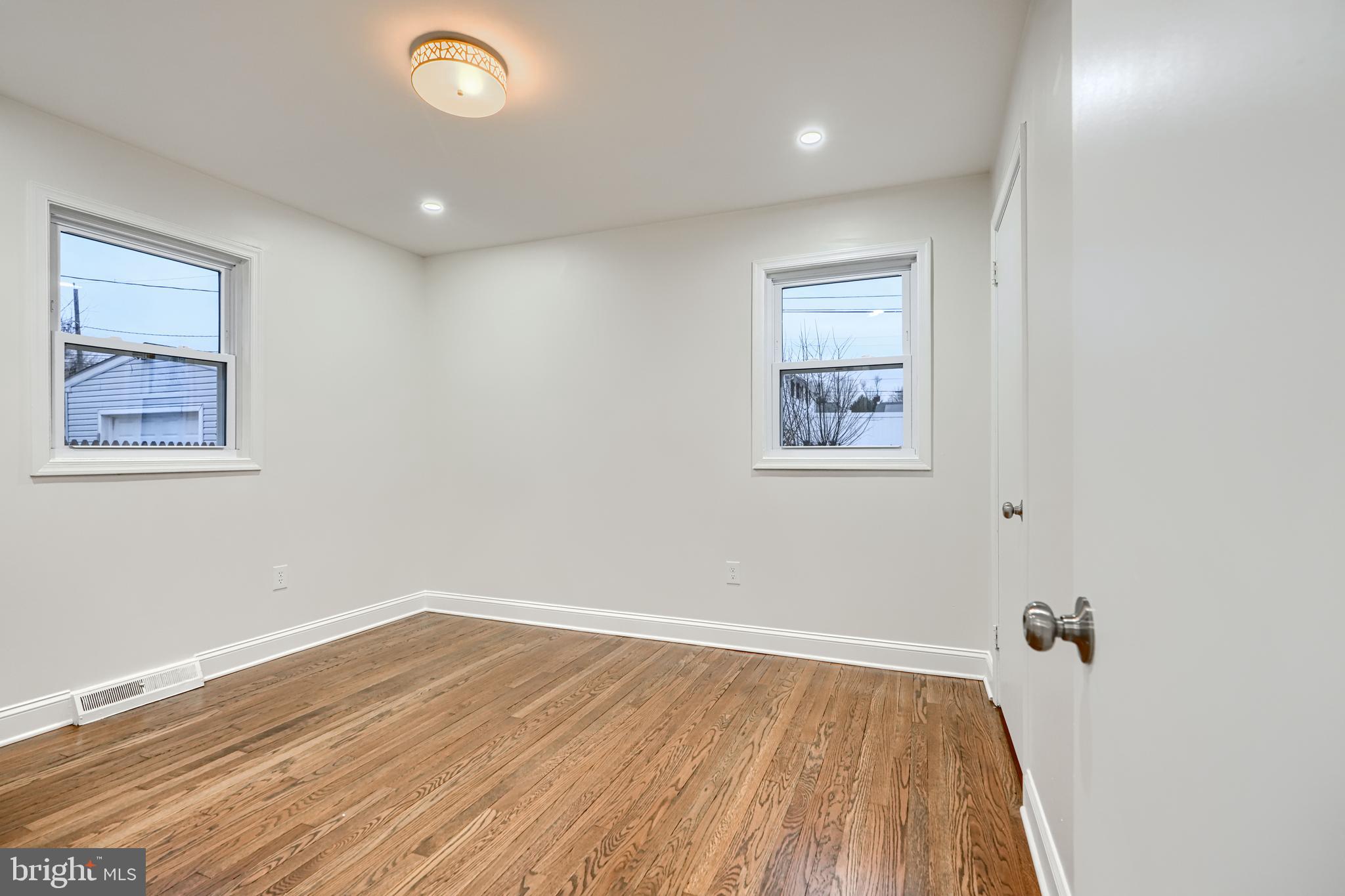 WINDSOR MILL - Residential