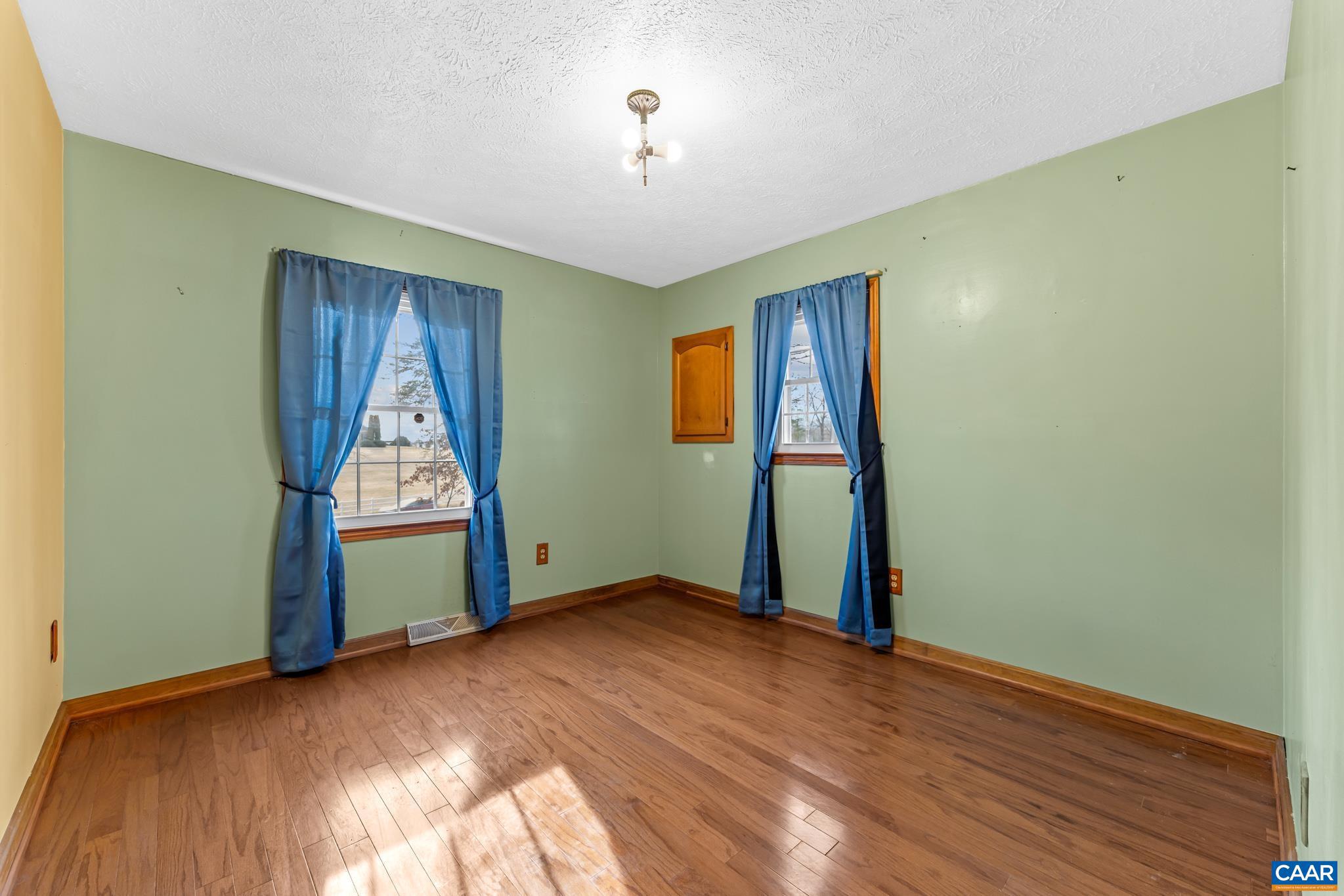 TRAILSIDE - Residential