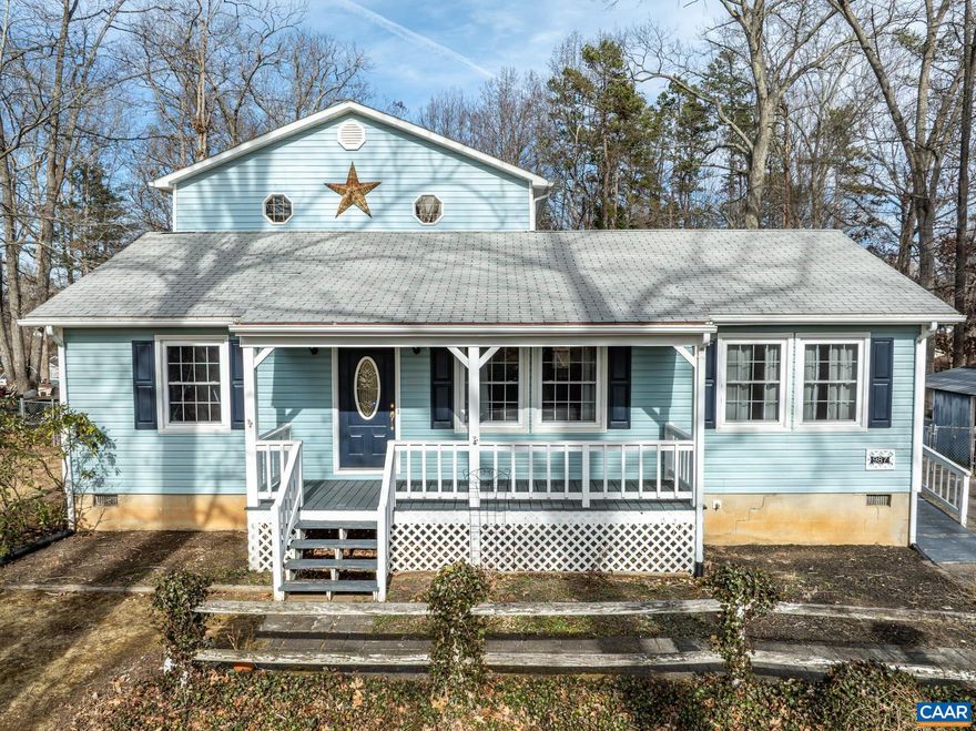 Contemporary Ranch on 2.36 wooded acres in TRAILSIDE, Ruckersville. This 3 bed/3 bath home offers 1,908 finished square feet above grade. Priced well, its features include hardwood floors, a screened porch, a deck, and a partial, walk-out cellar with windows. Heating and cooling are handled by an electric heat pump. The property is partly cleared and wooded, with public water and a septic tank. Enjoy a Family Room (19.6'x14.4') and a Primary Bedroom on the second level (23.3'x16.7') with a walk-in closet. There's also a primary bedroom on the first floor. Refrigerator, washer, and dryer are included.,Formica Counter,Wood Cabinets