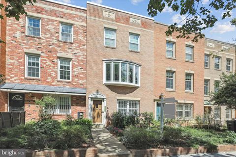 1811 T STREET NW WASHINGTON DC 20009