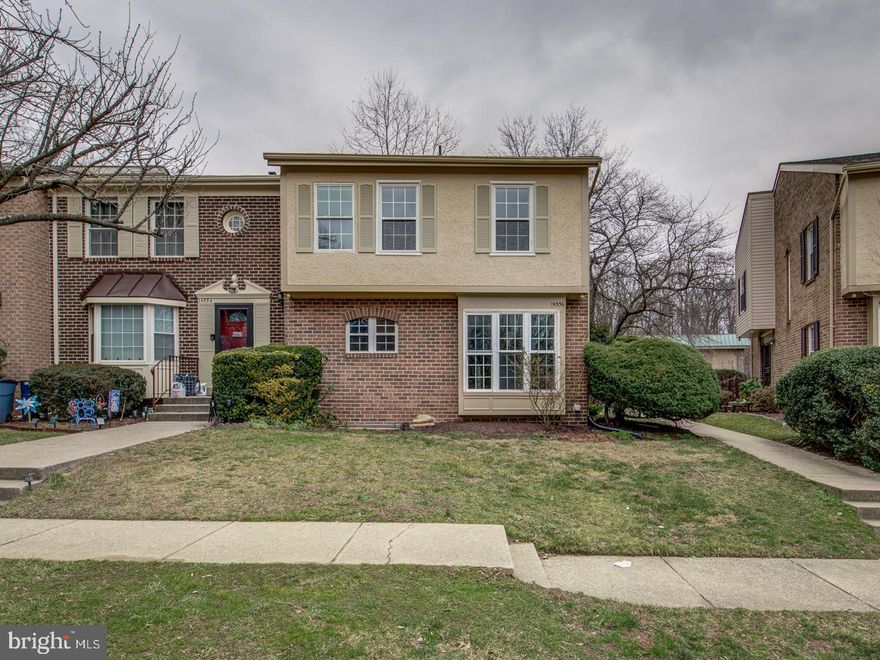 Spacious townhome in the Oxford Crossing section of Georgian Colonies.  4 Bedrooms, 3 1/2 Bathrooms, table space kitchen, large living room, huge master bedroom with full bathroom and walk-in closet on the upper level.  Lower-level features rec room with fireplace, bedroom, full bathroom, and laundry room.  Rec room opens to patio area.  This townhome is one of the largest end units in the community.  New roof in 2022, many updates throughout.  It's ready to move into.  You will love this home!  (Owner/agent)