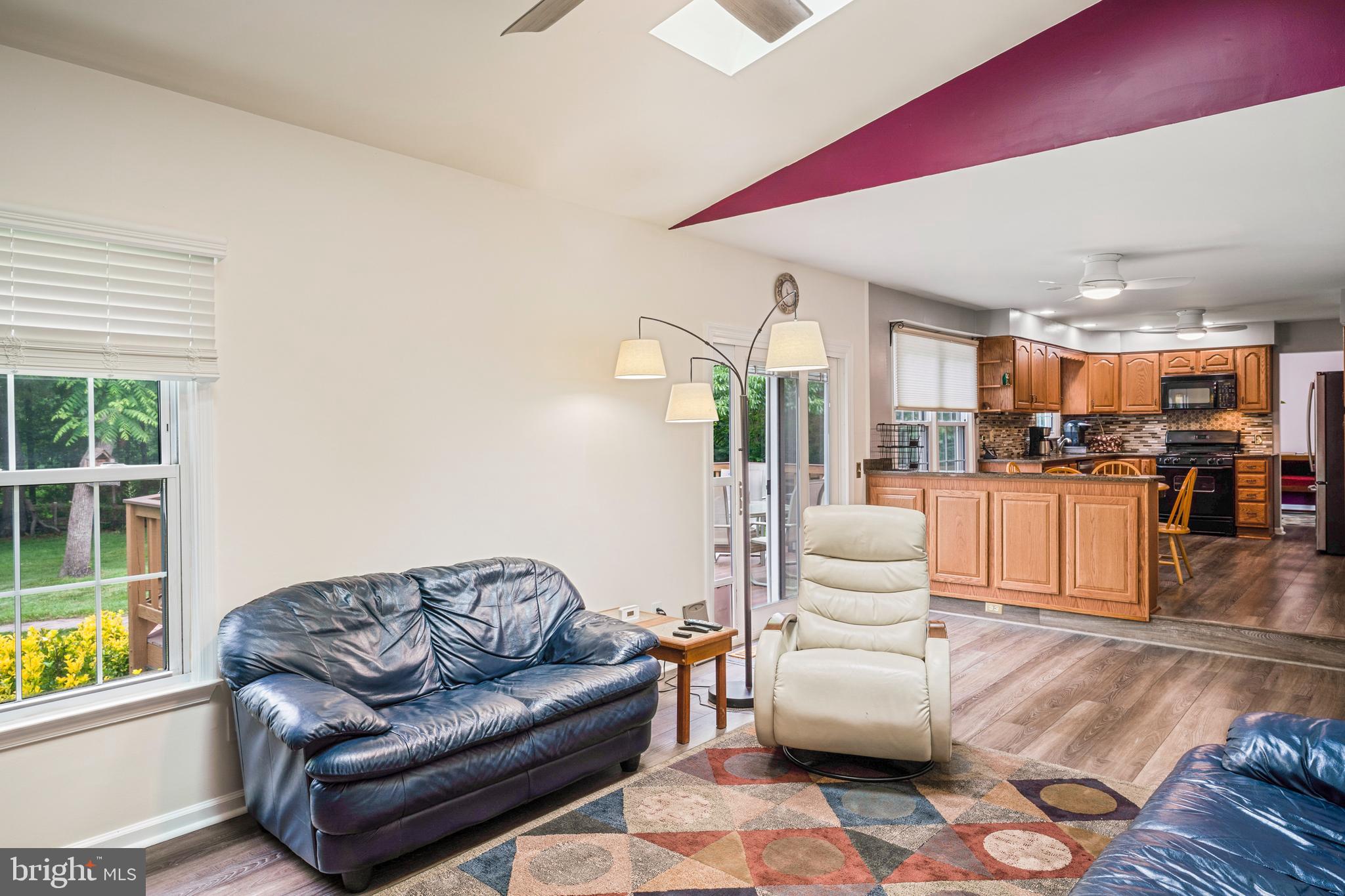 COUNTRY ROADS - Residential