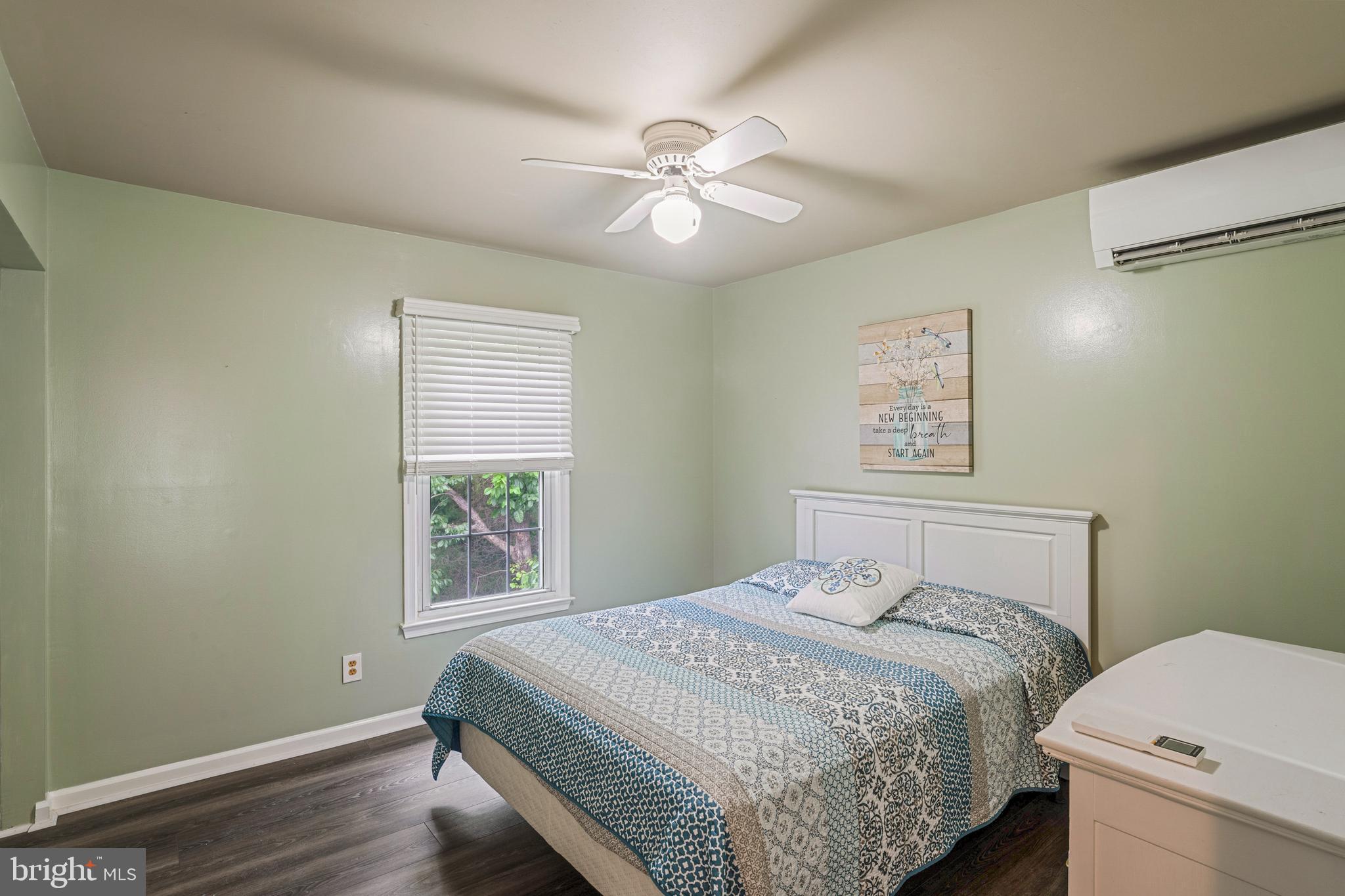 COUNTRY ROADS - Residential