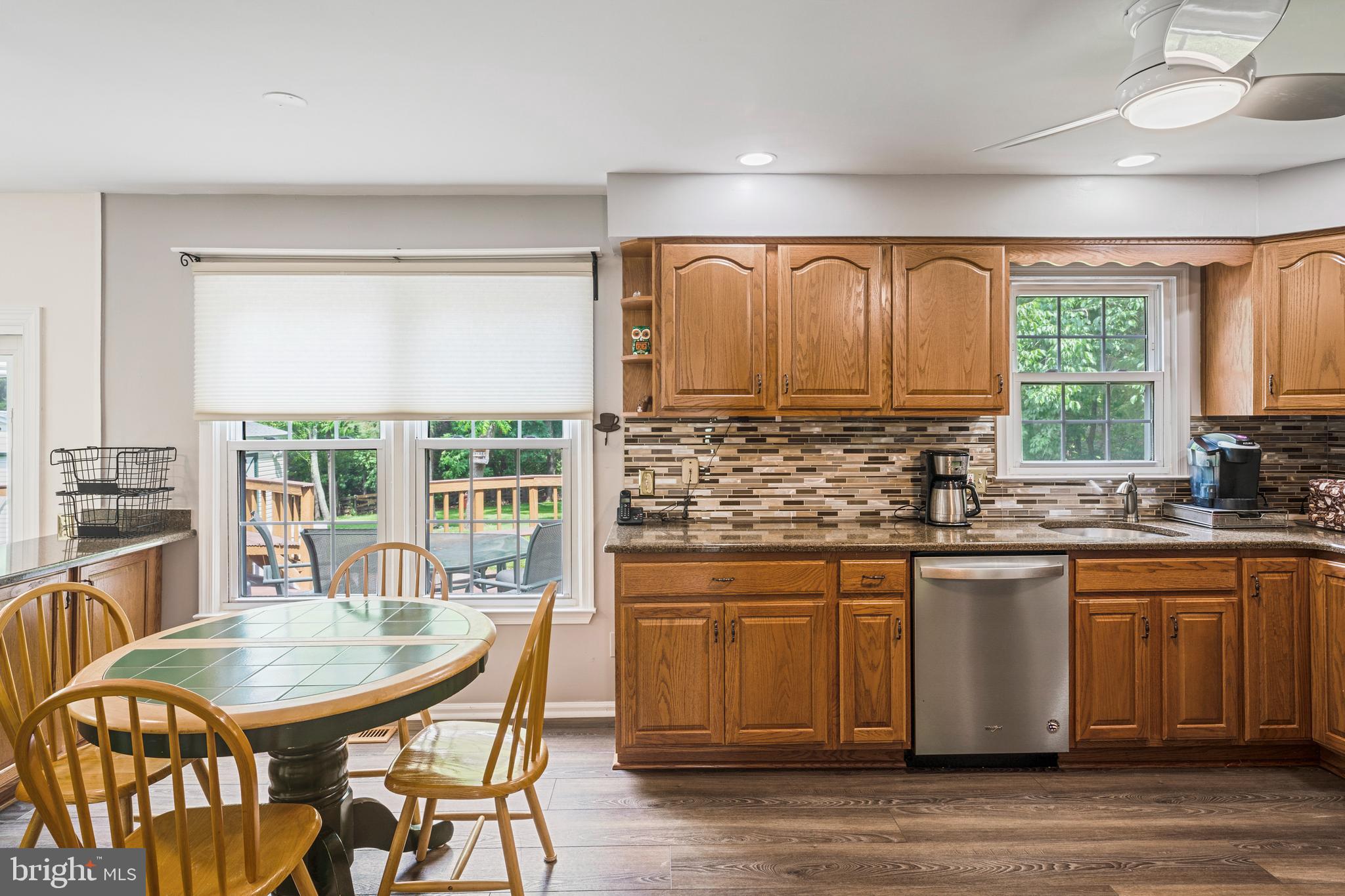 COUNTRY ROADS - Residential