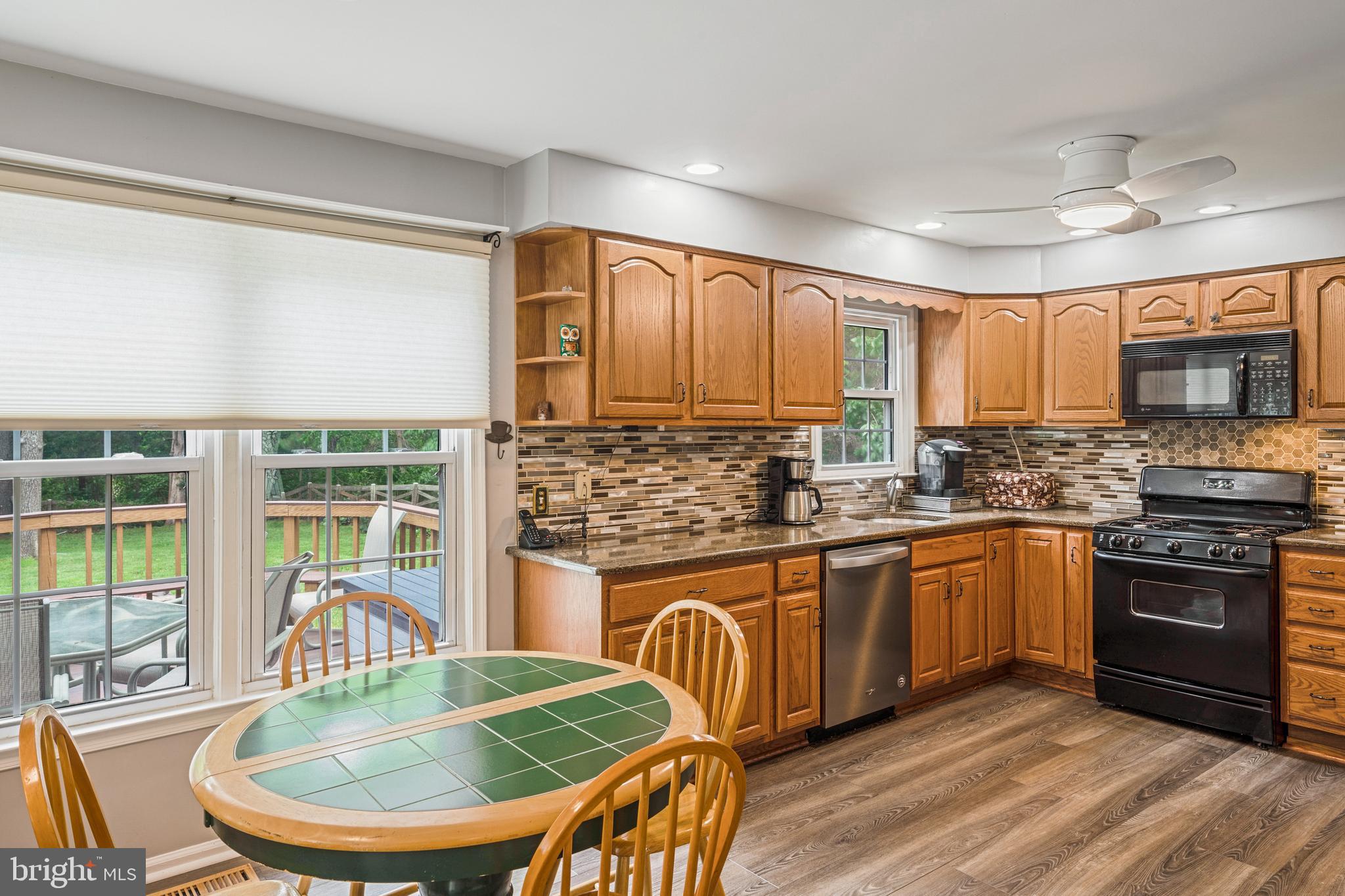 COUNTRY ROADS - Residential