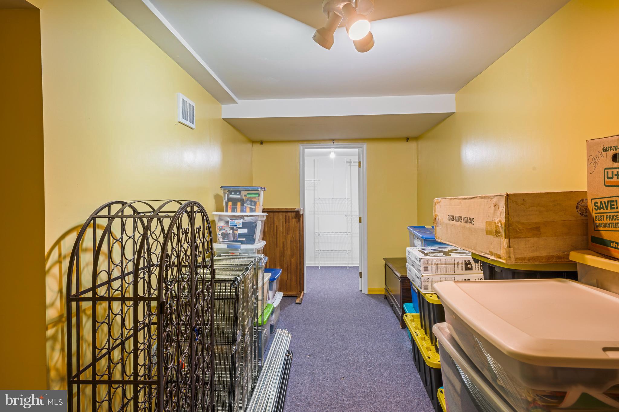 COUNTRY ROADS - Residential