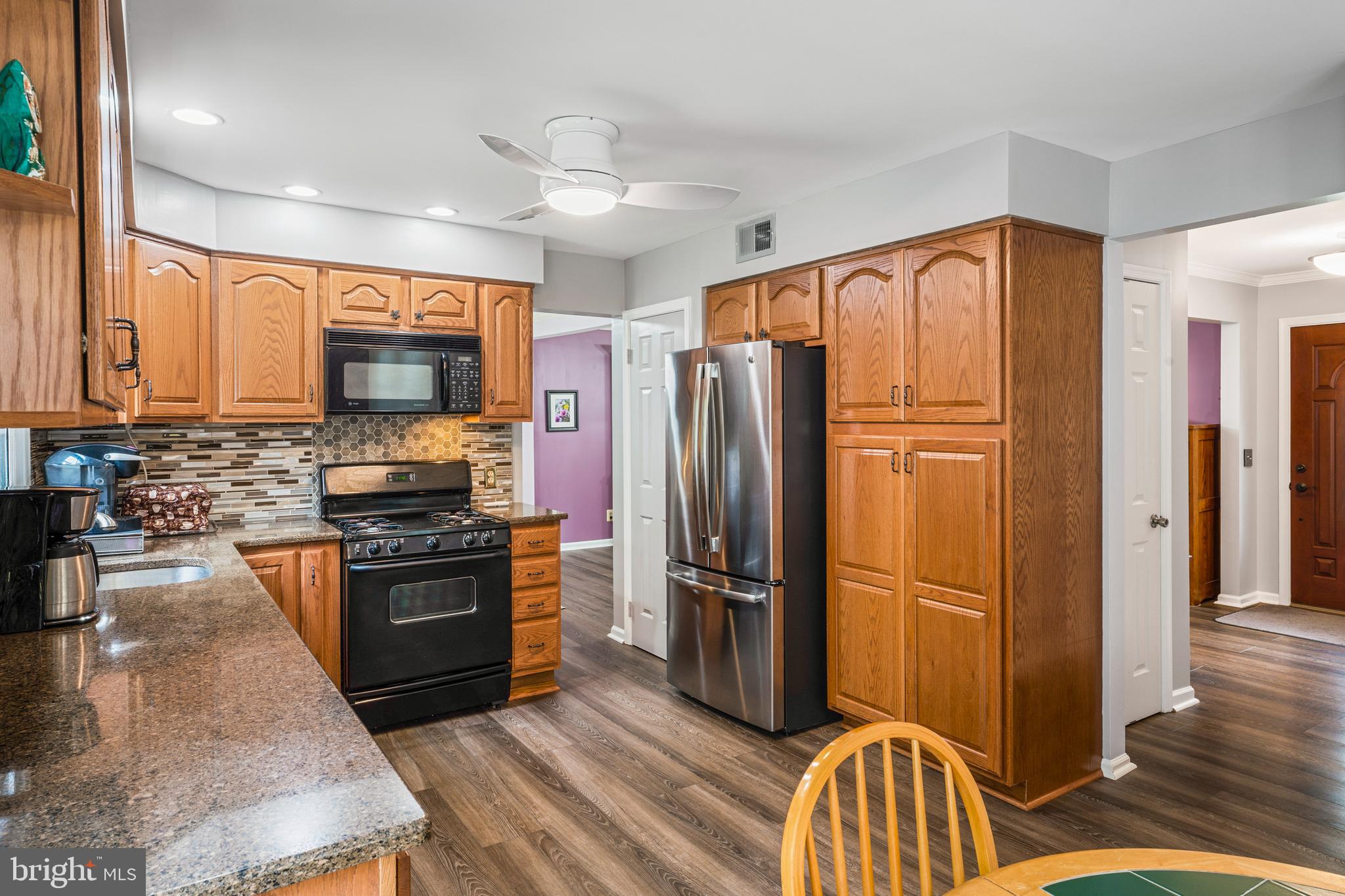 COUNTRY ROADS - Residential