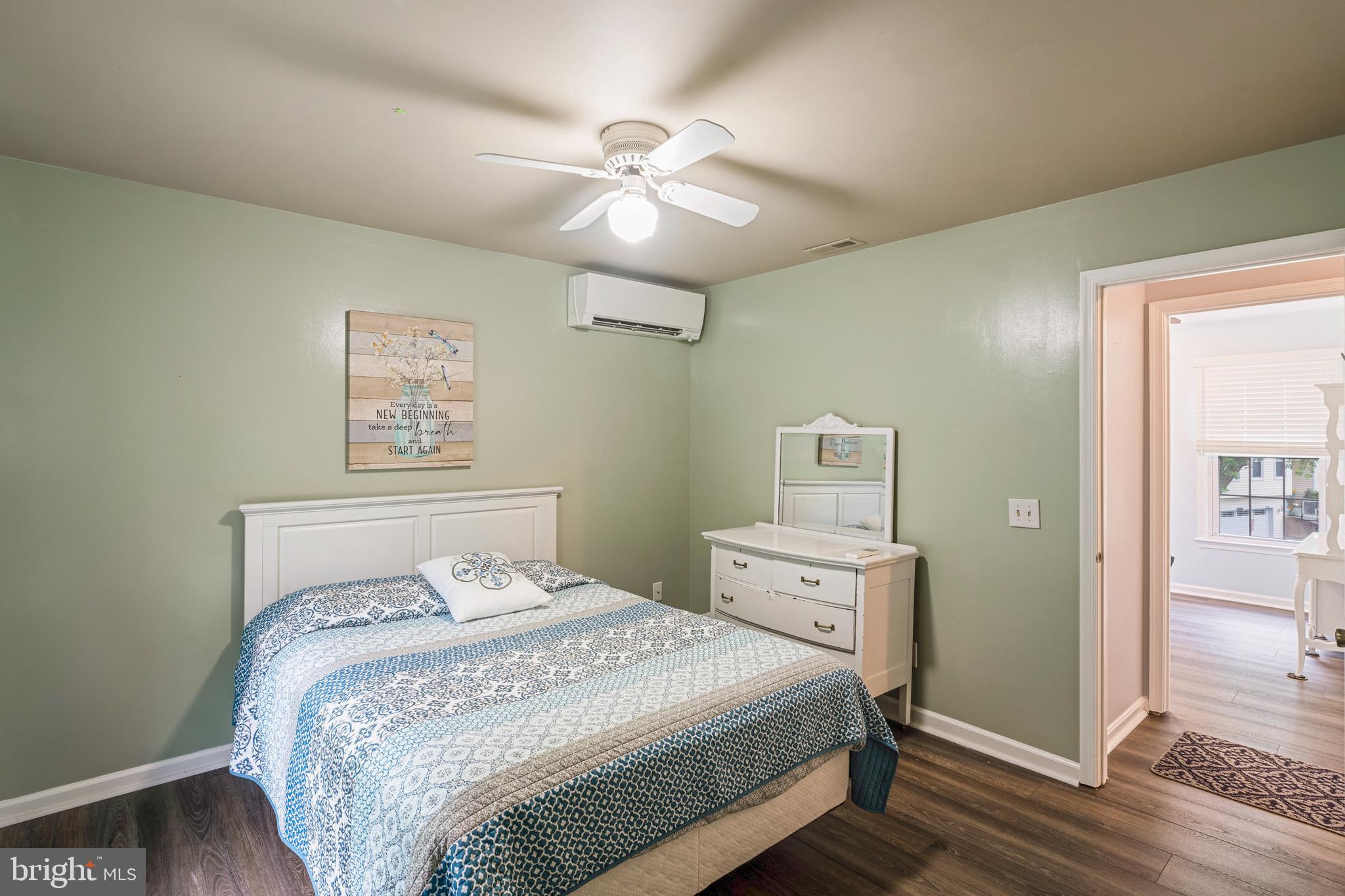 COUNTRY ROADS - Residential