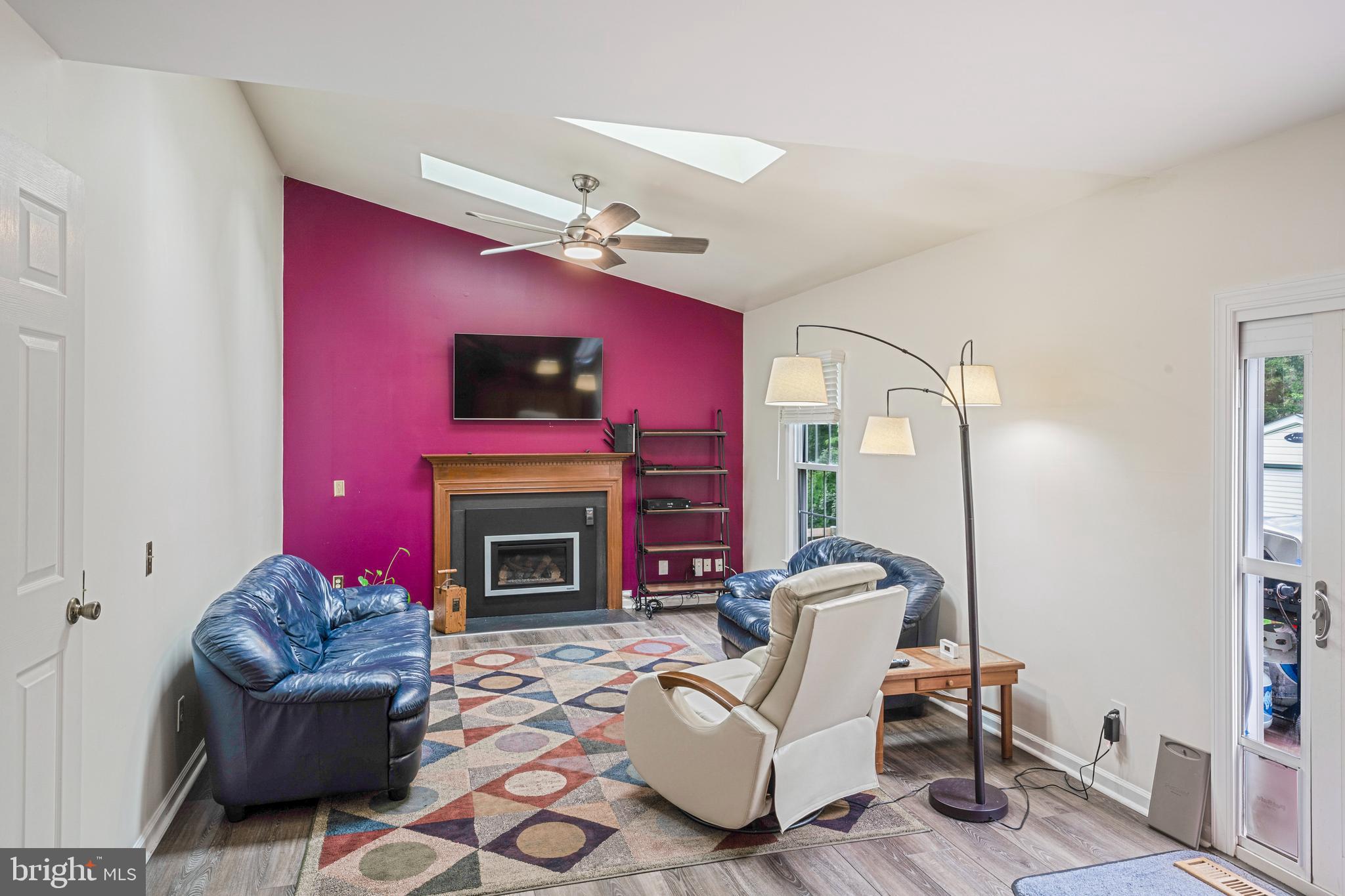 COUNTRY ROADS - Residential