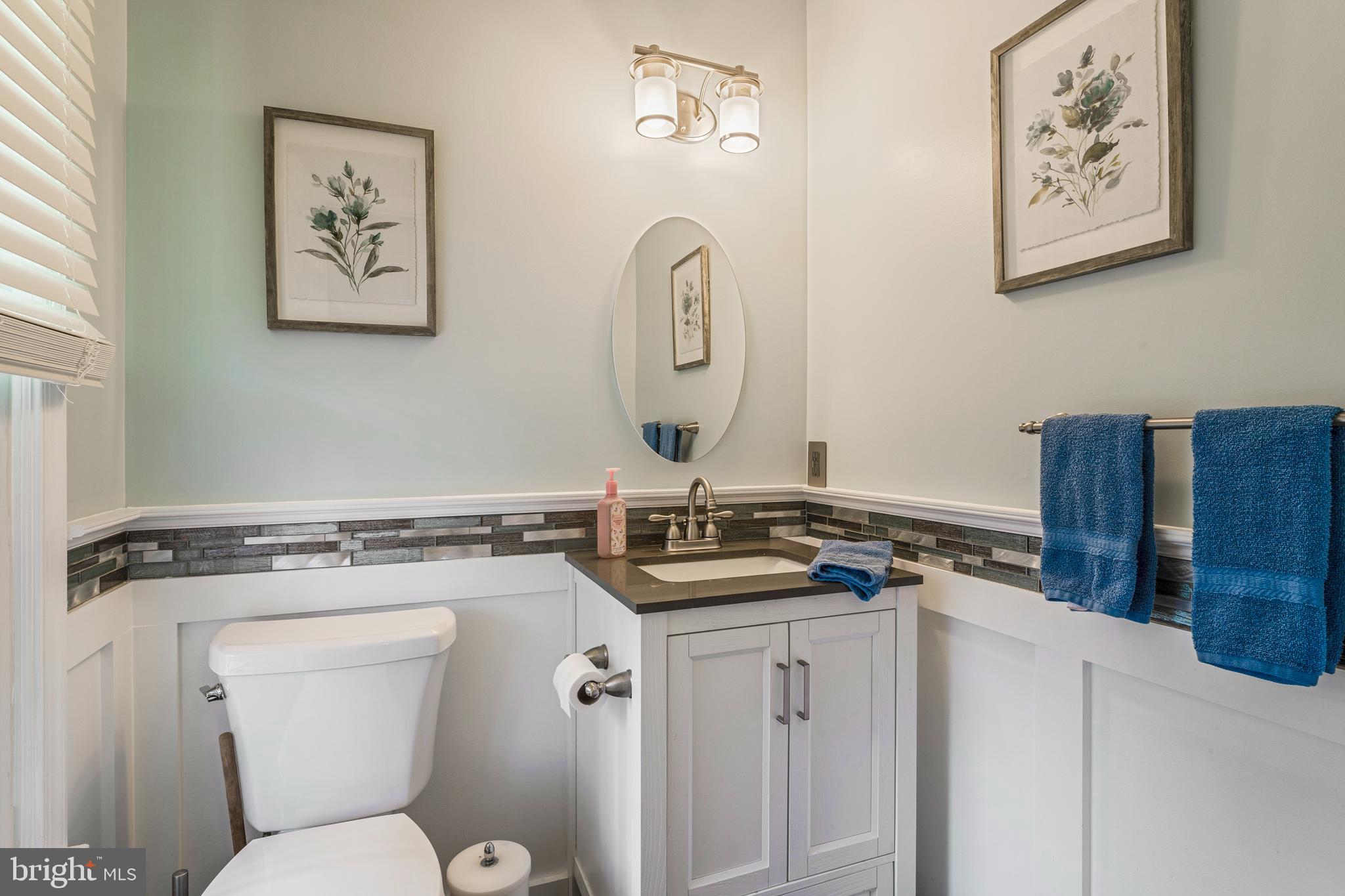 COUNTRY ROADS - Residential