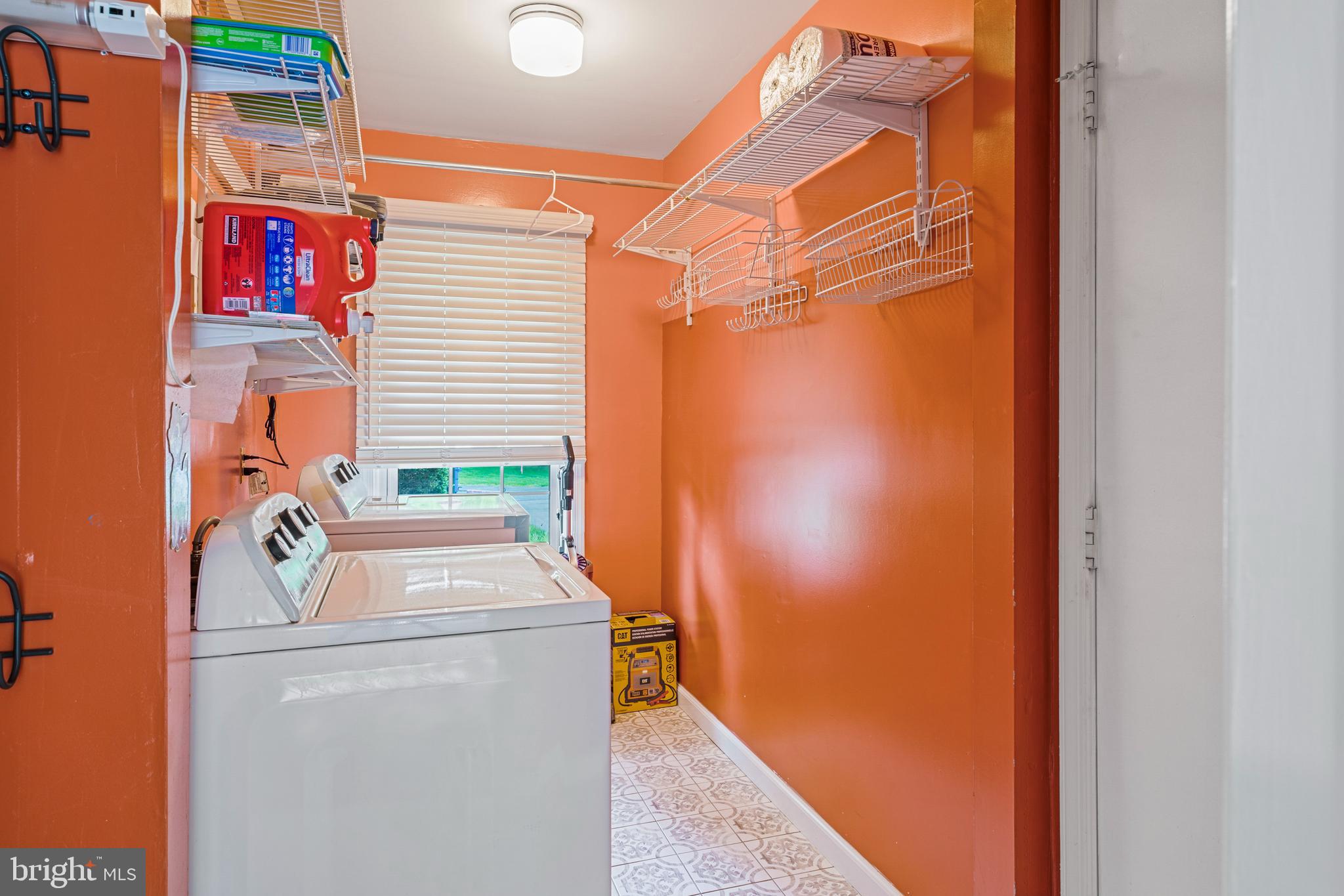 COUNTRY ROADS - Residential