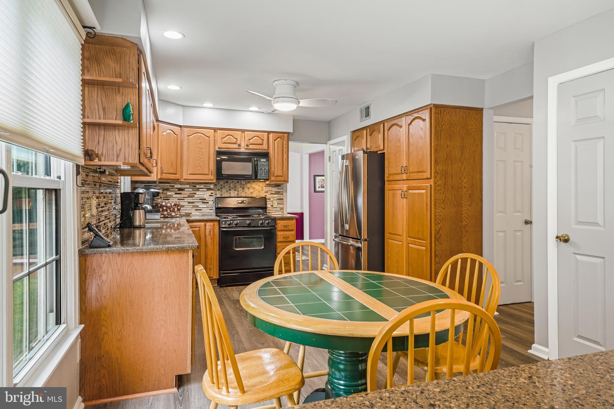 COUNTRY ROADS - Residential