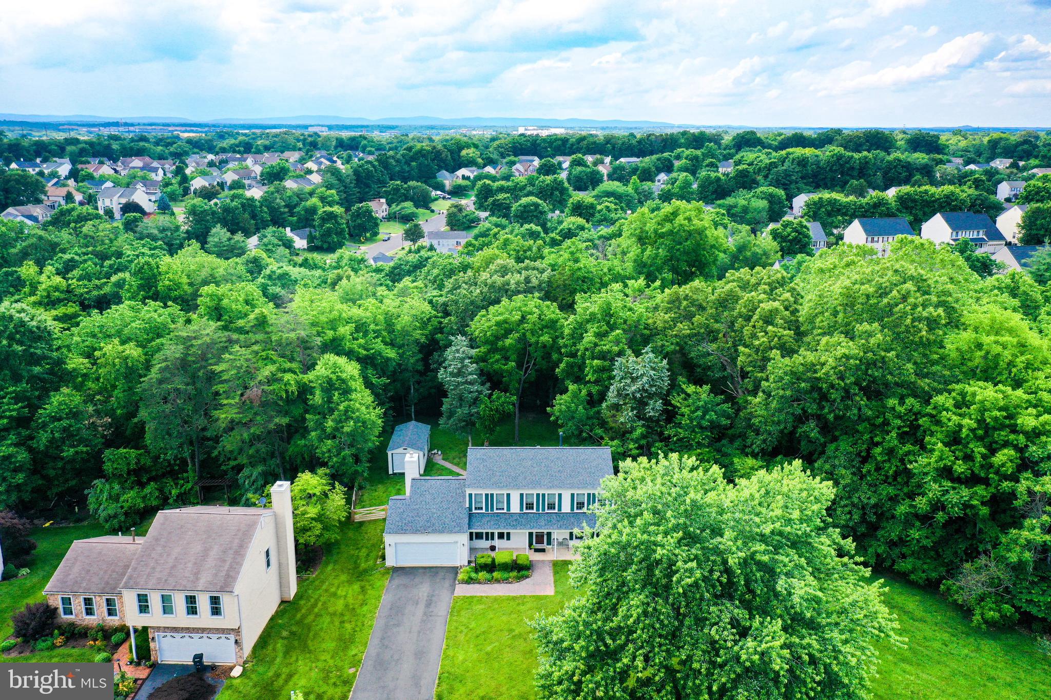 COUNTRY ROADS - Residential