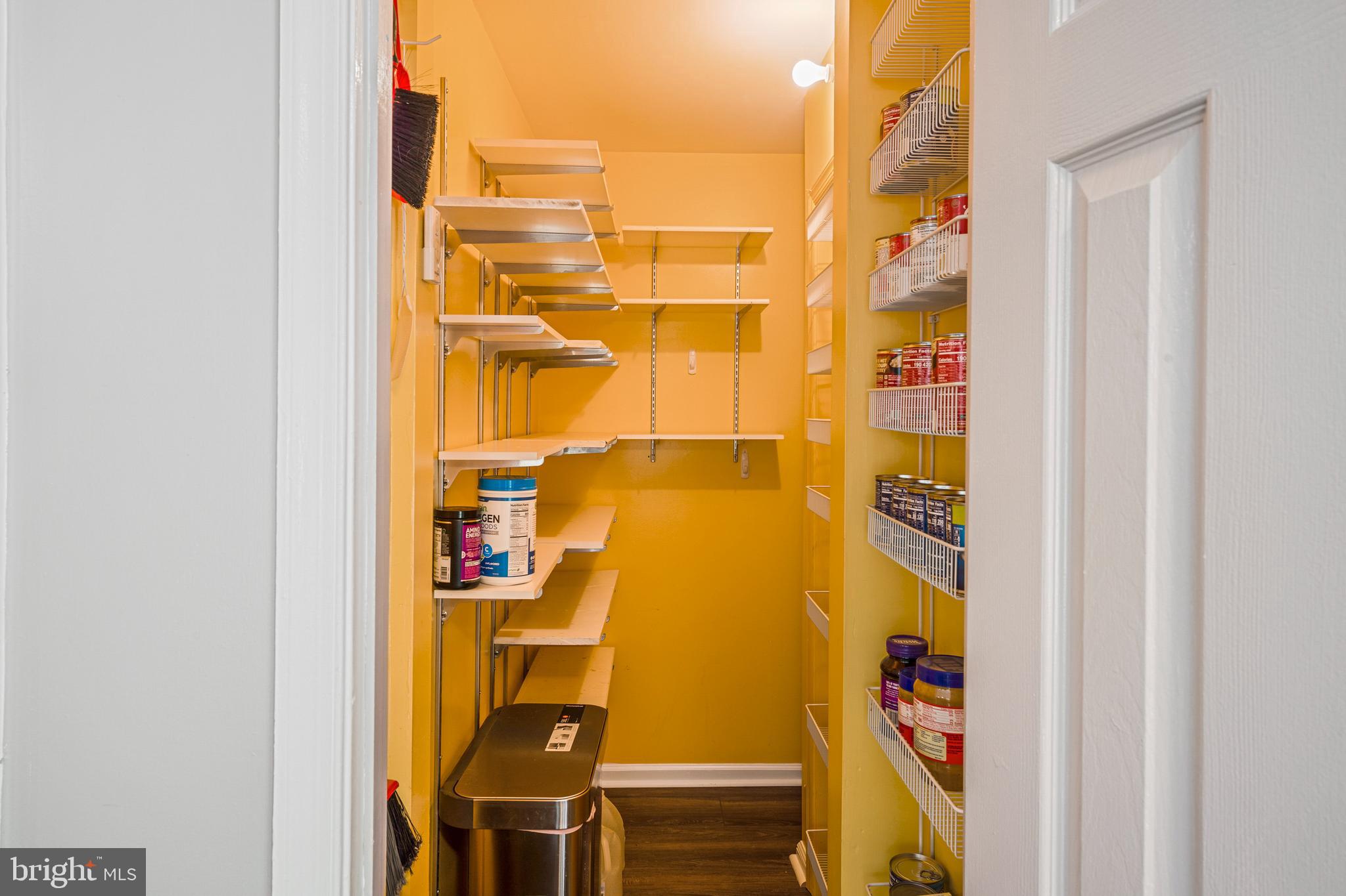 COUNTRY ROADS - Residential