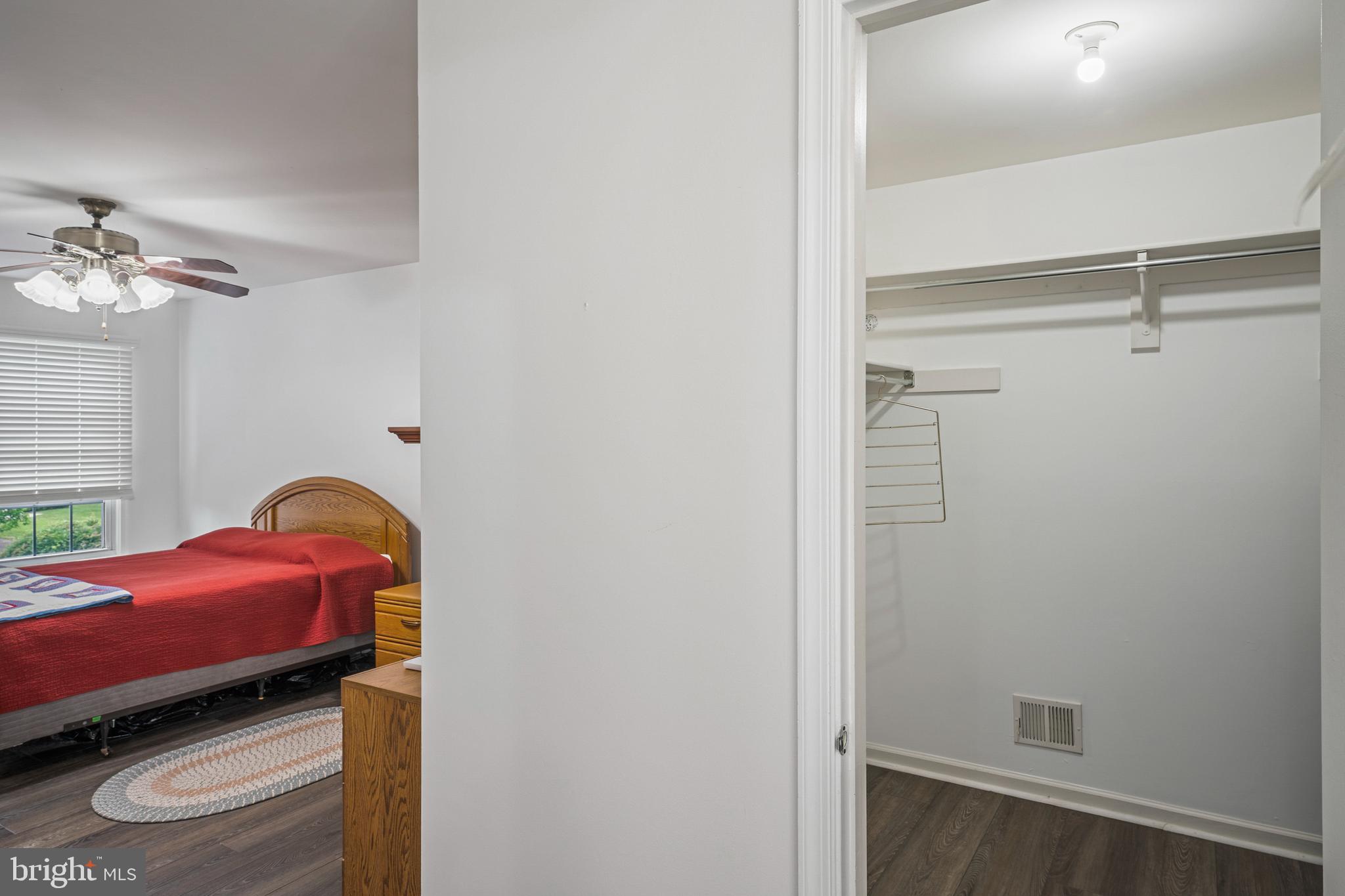 COUNTRY ROADS - Residential