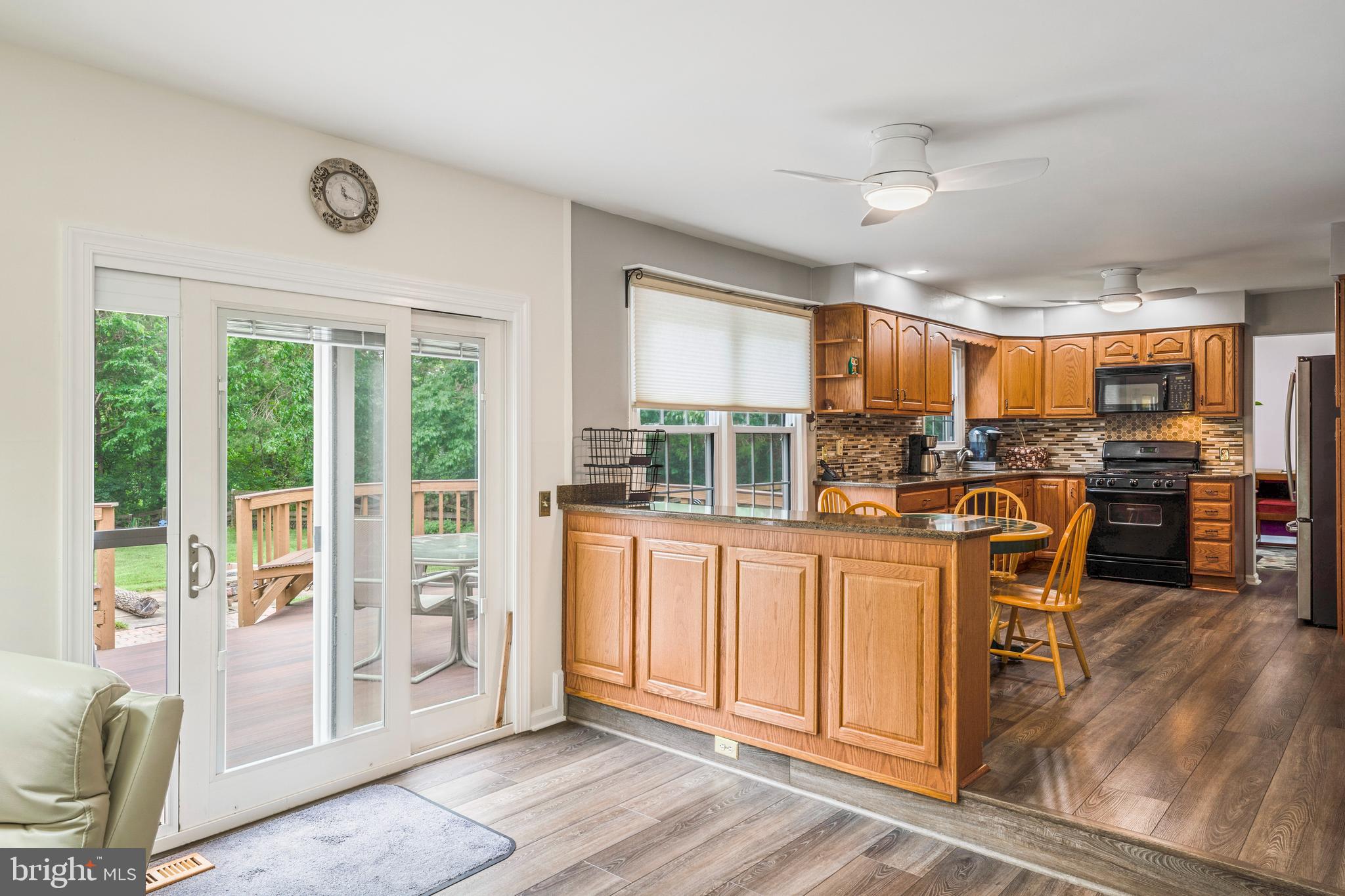 COUNTRY ROADS - Residential