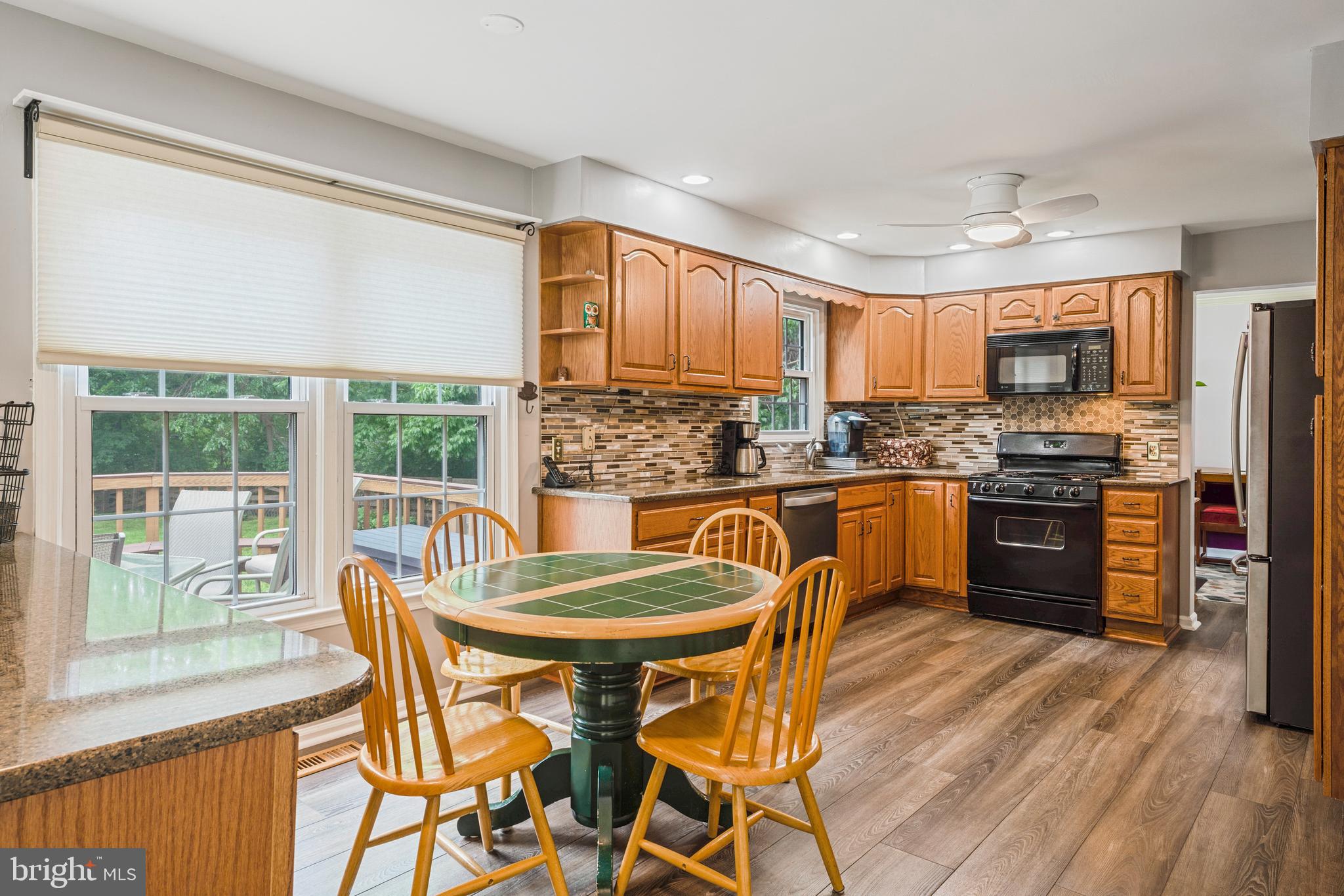 COUNTRY ROADS - Residential