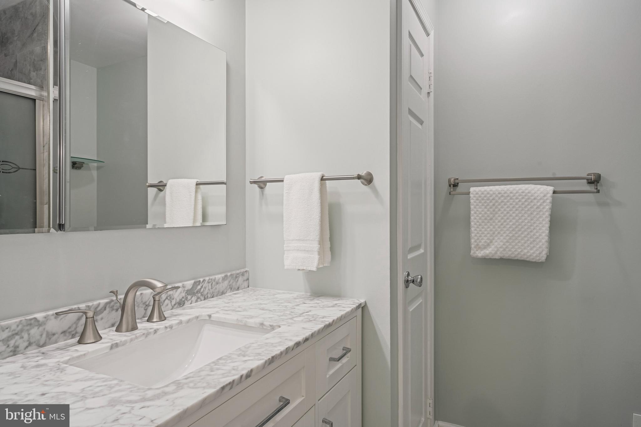 COUNTRY ROADS - Residential