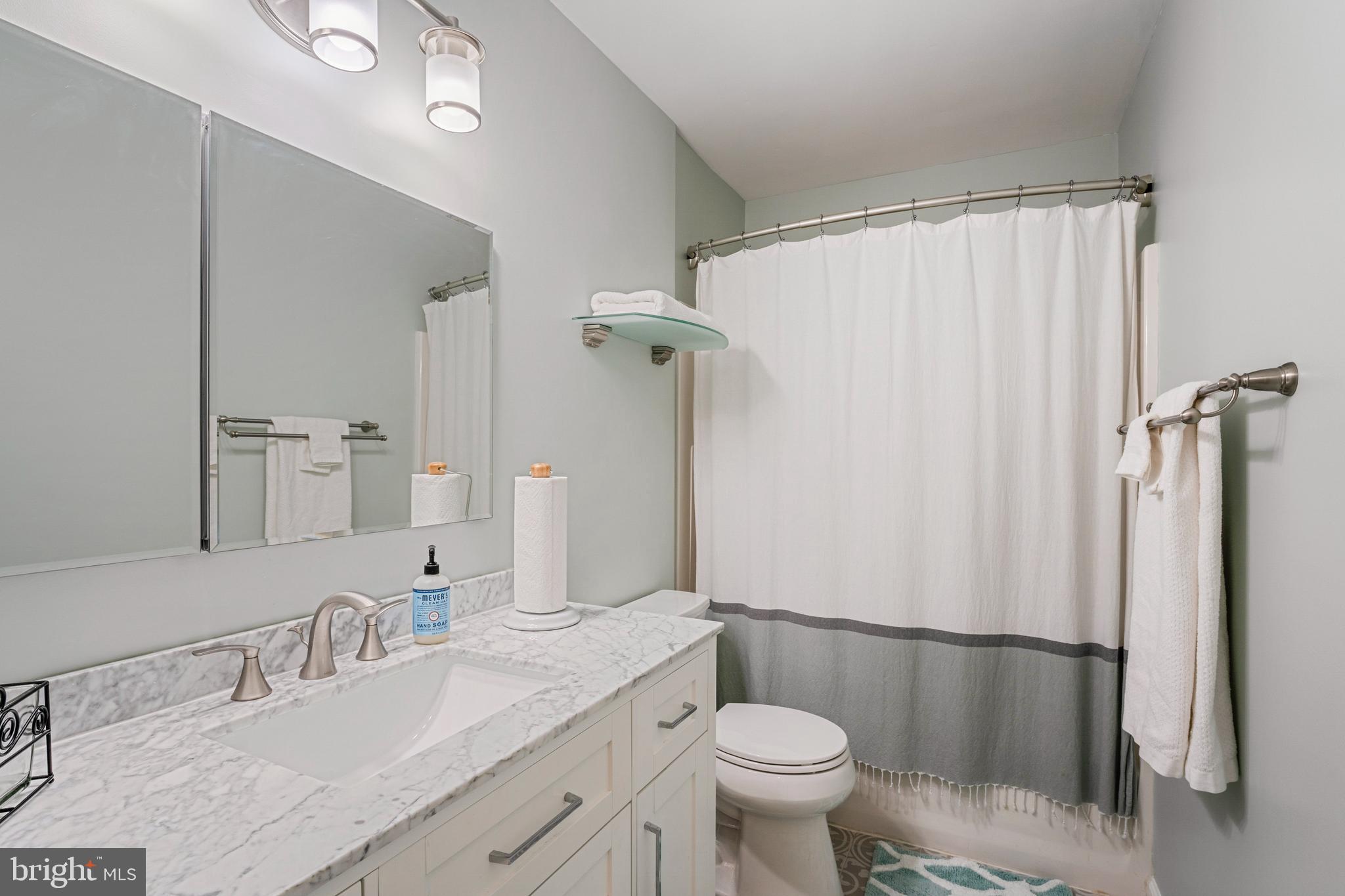 COUNTRY ROADS - Residential