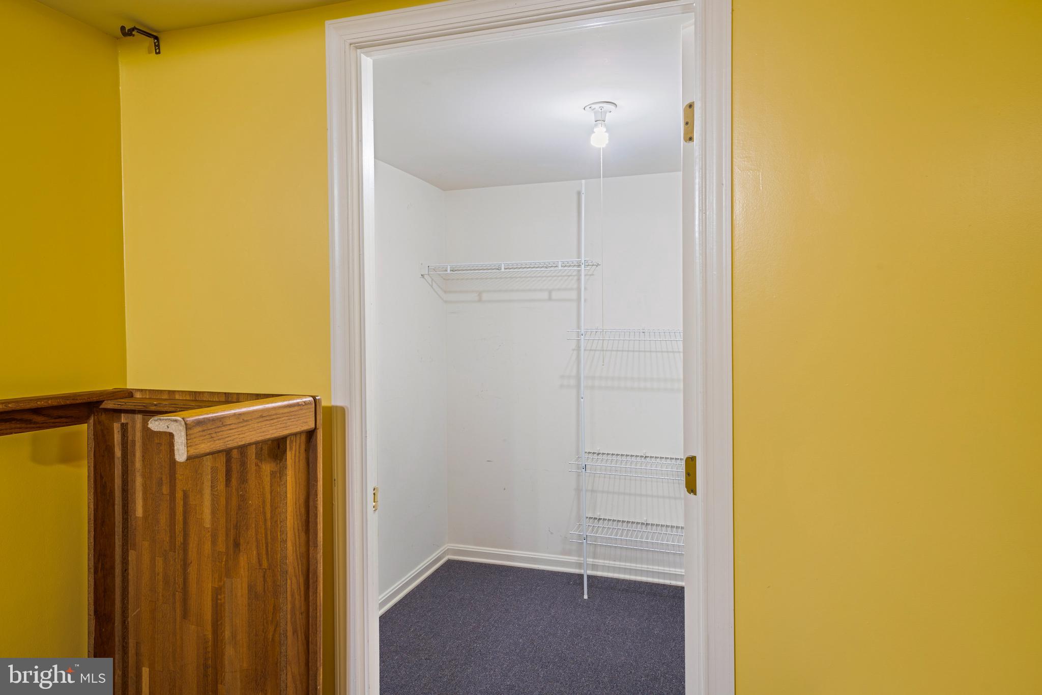 COUNTRY ROADS - Residential