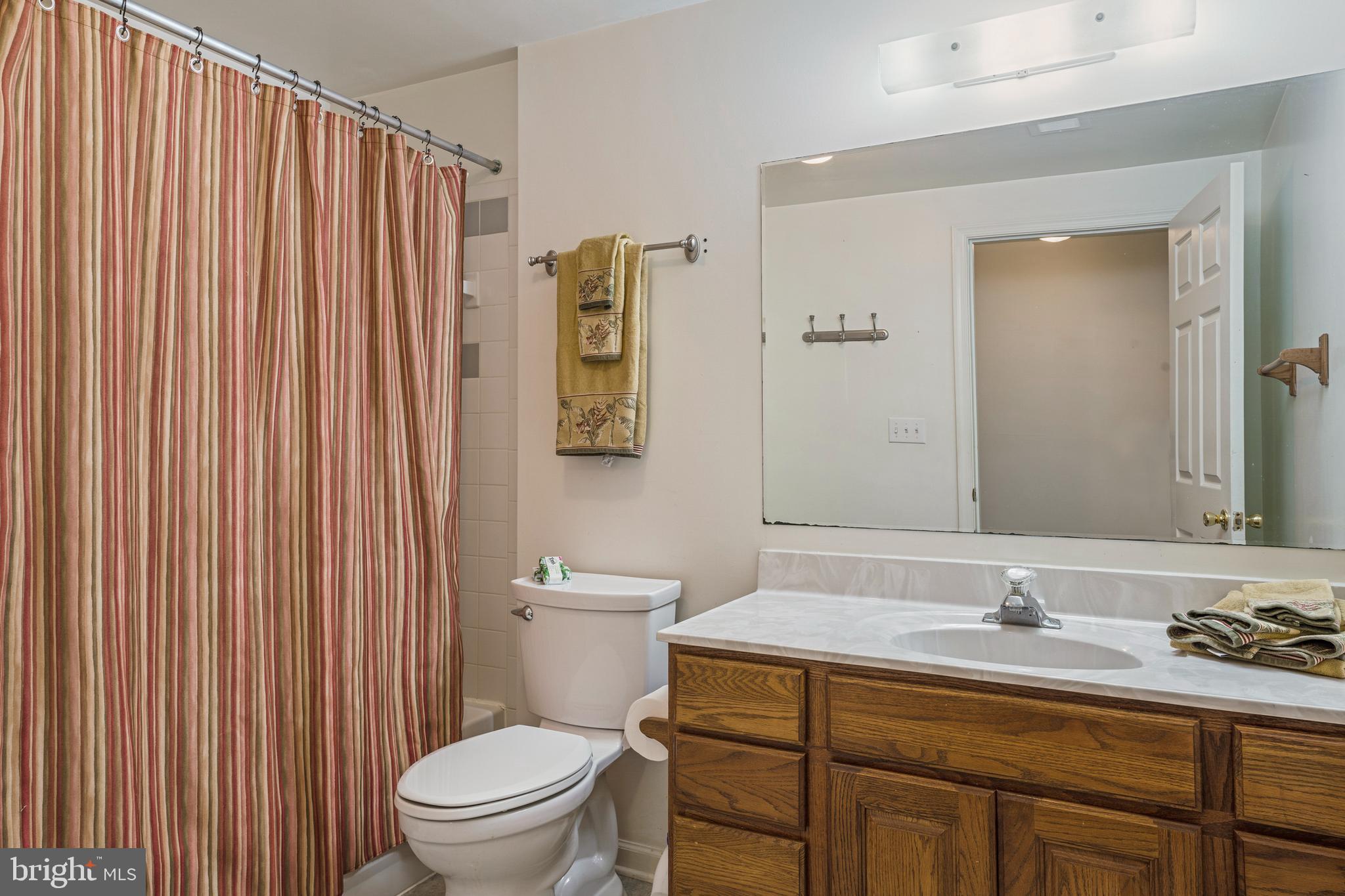 COUNTRY ROADS - Residential