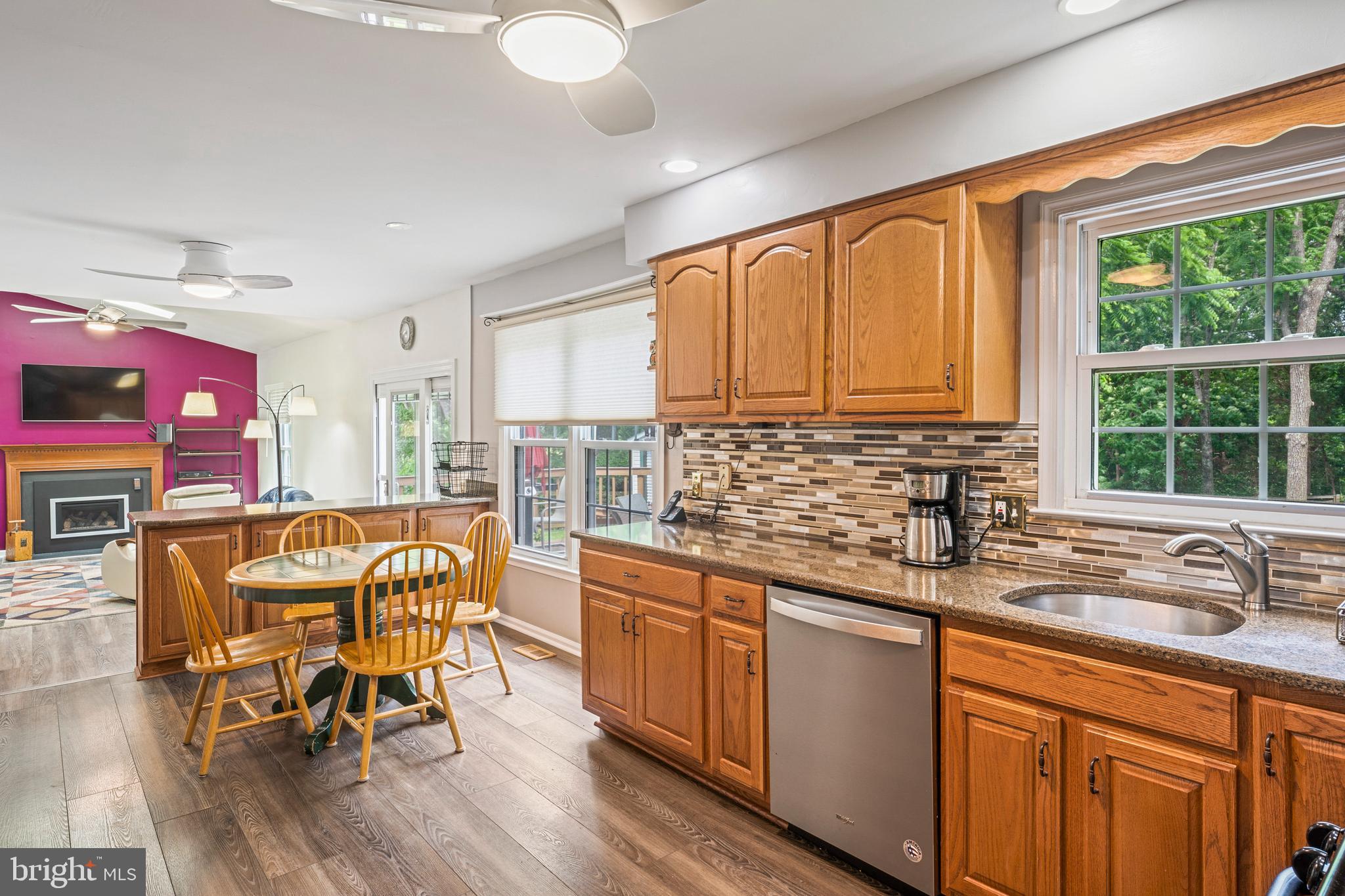 COUNTRY ROADS - Residential