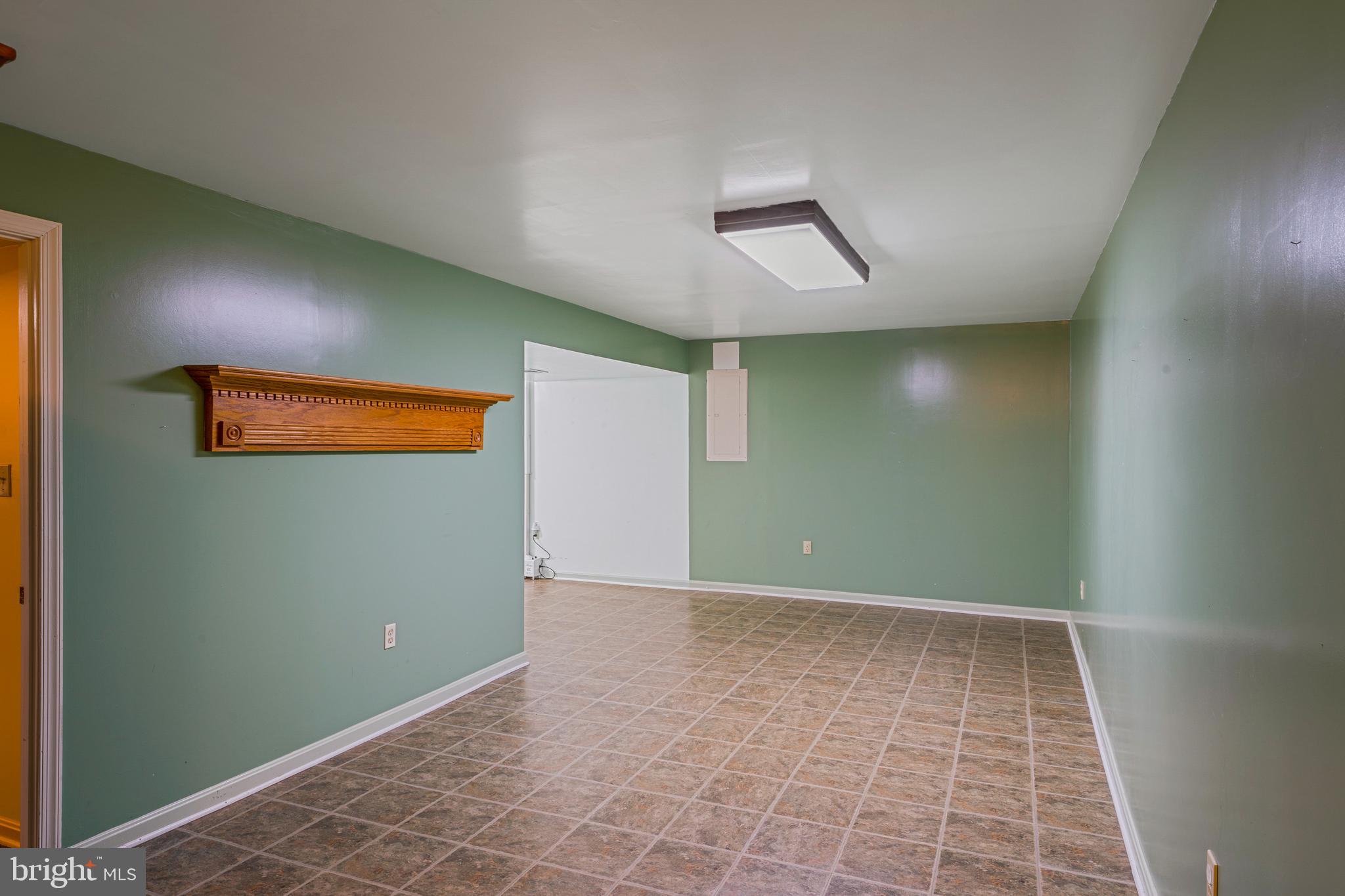 COUNTRY ROADS - Residential