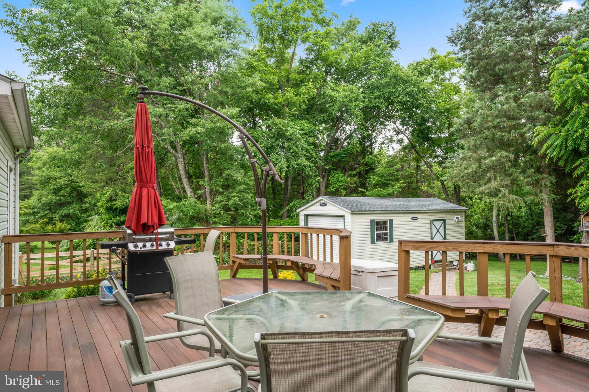 COUNTRY ROADS - Residential