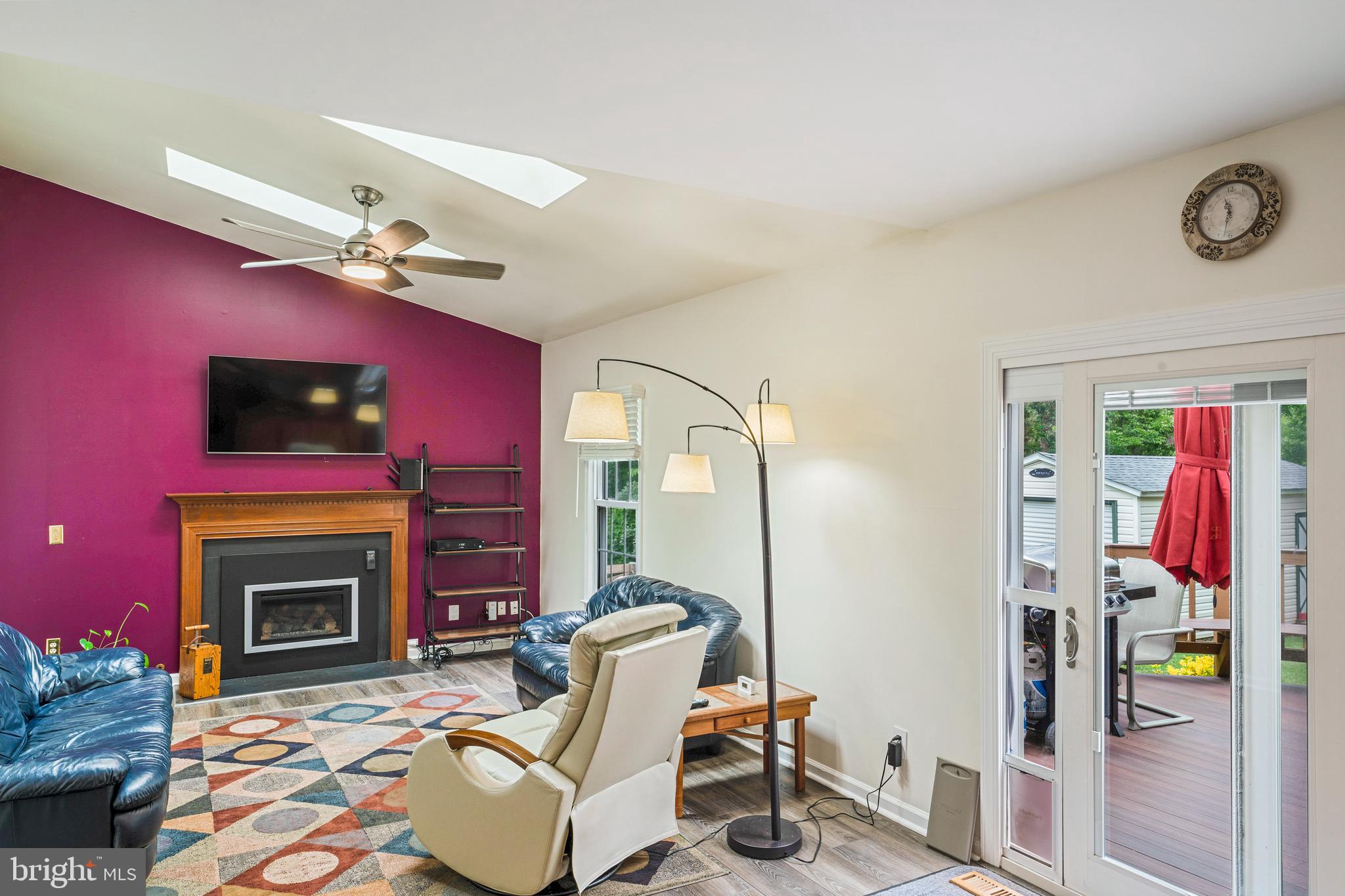 COUNTRY ROADS - Residential