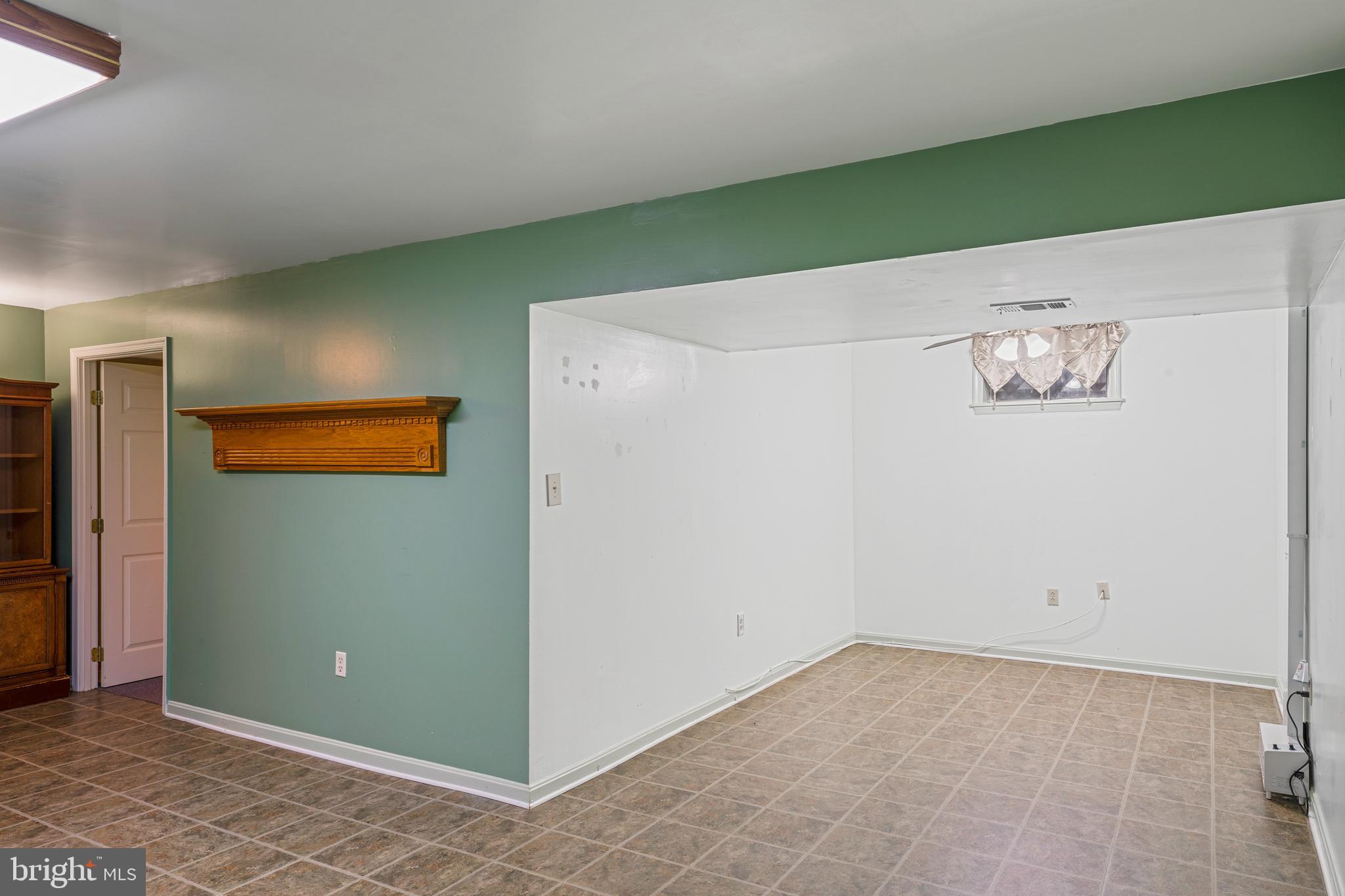 COUNTRY ROADS - Residential