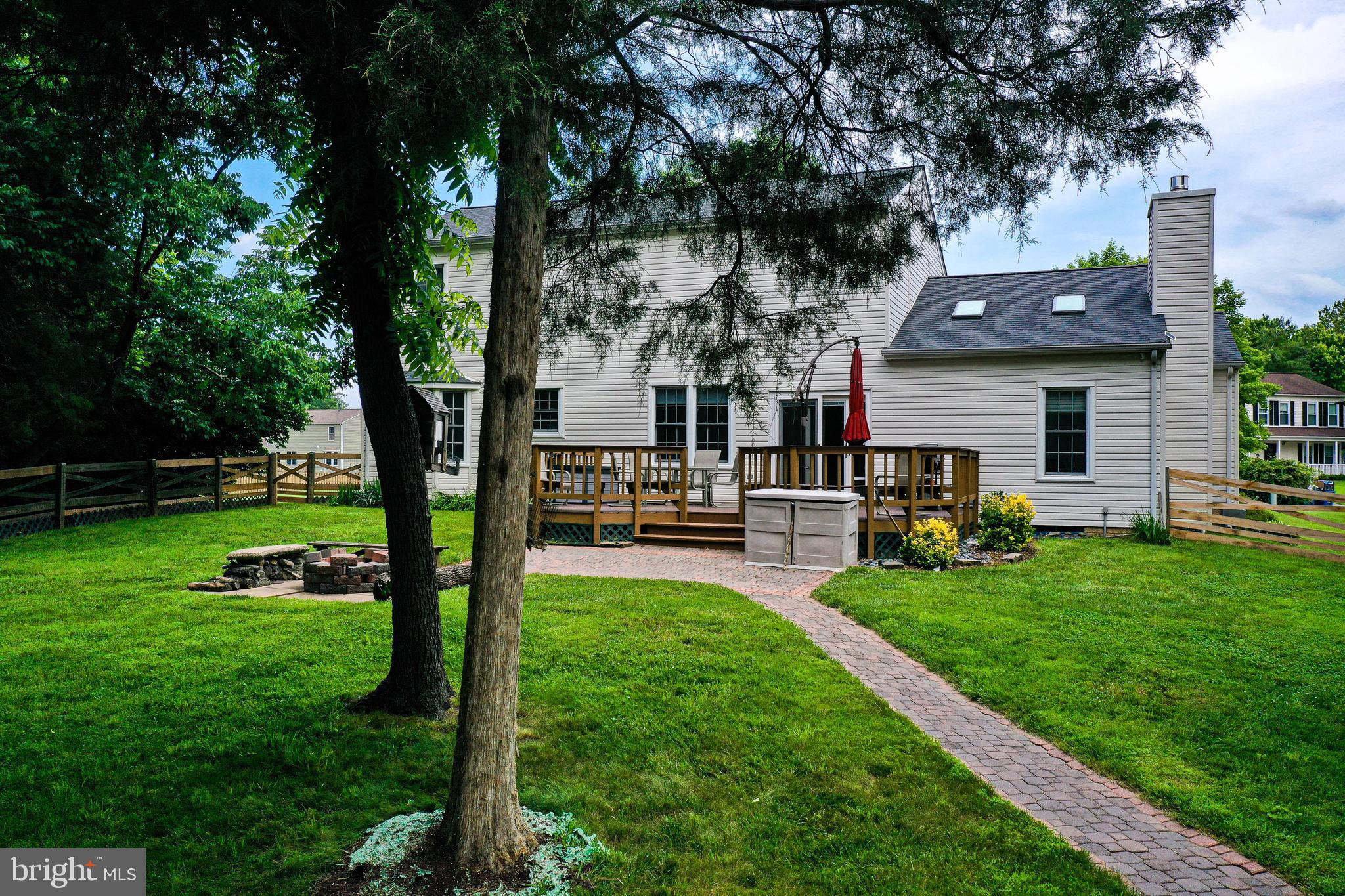 COUNTRY ROADS - Residential