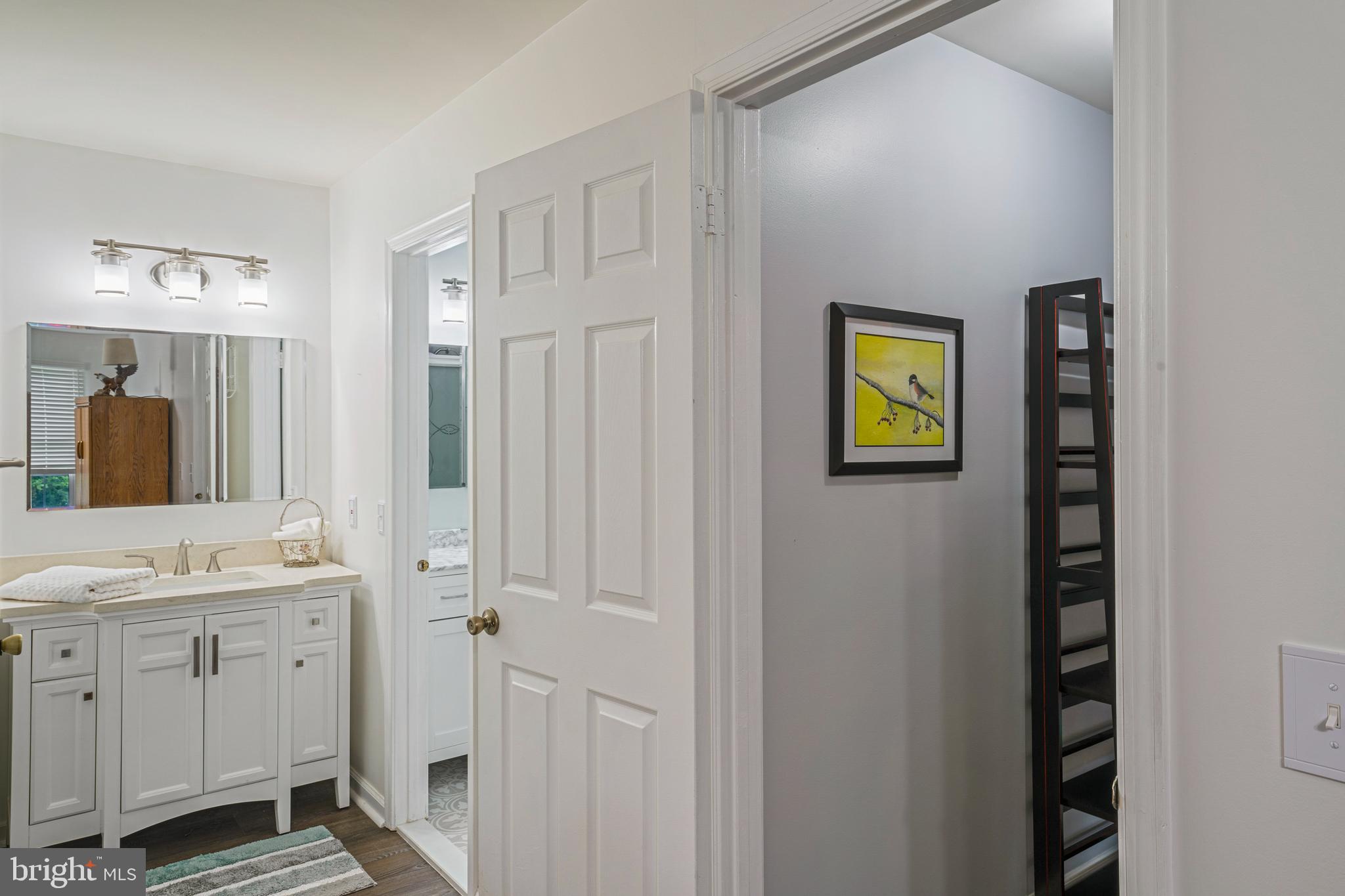 COUNTRY ROADS - Residential