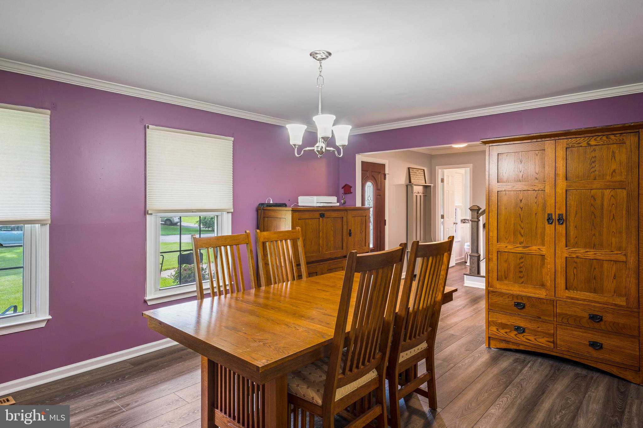 COUNTRY ROADS - Residential