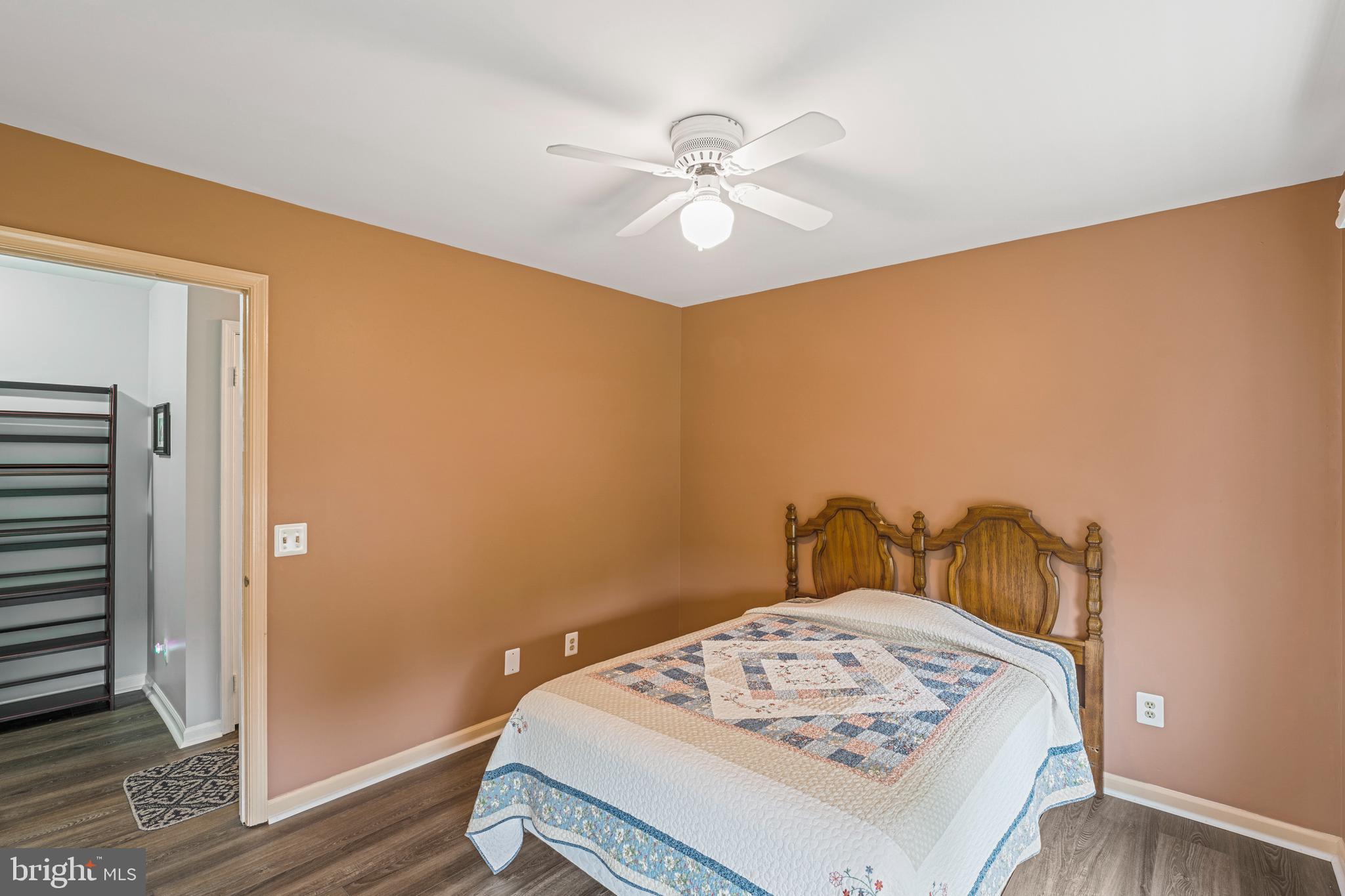 COUNTRY ROADS - Residential