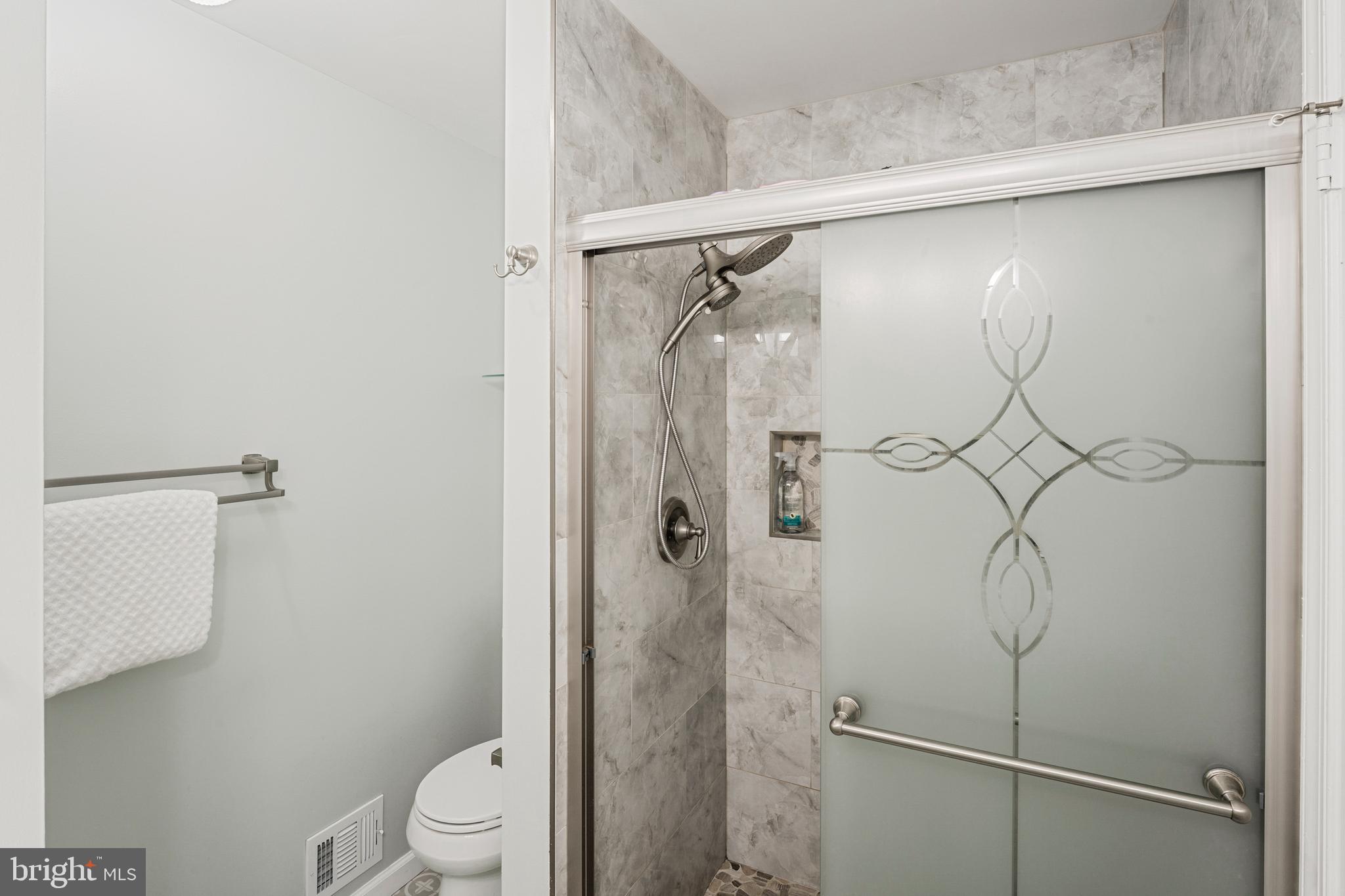 COUNTRY ROADS - Residential