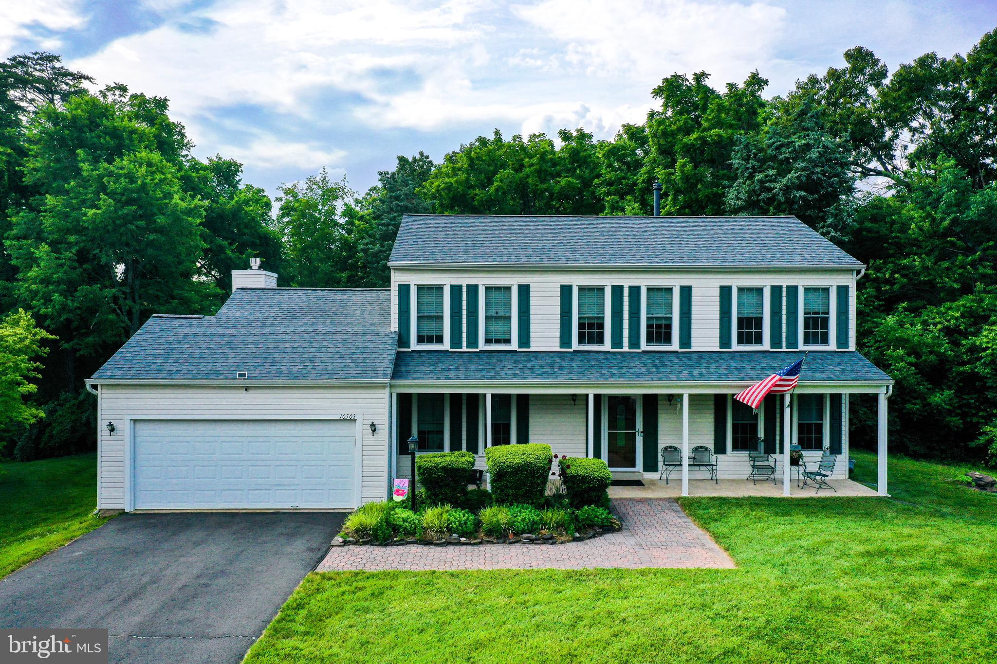 COUNTRY ROADS - Residential