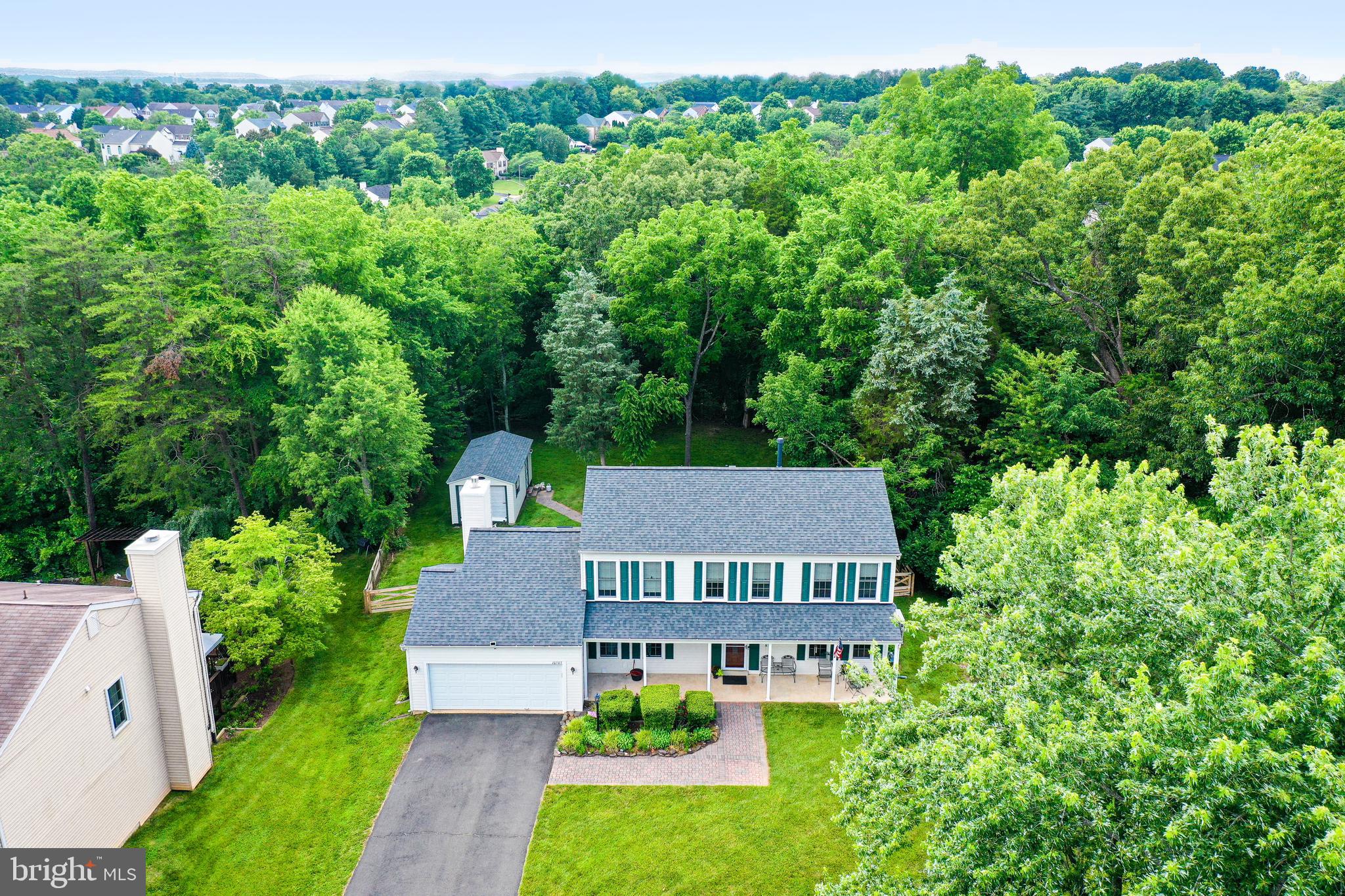 COUNTRY ROADS - Residential