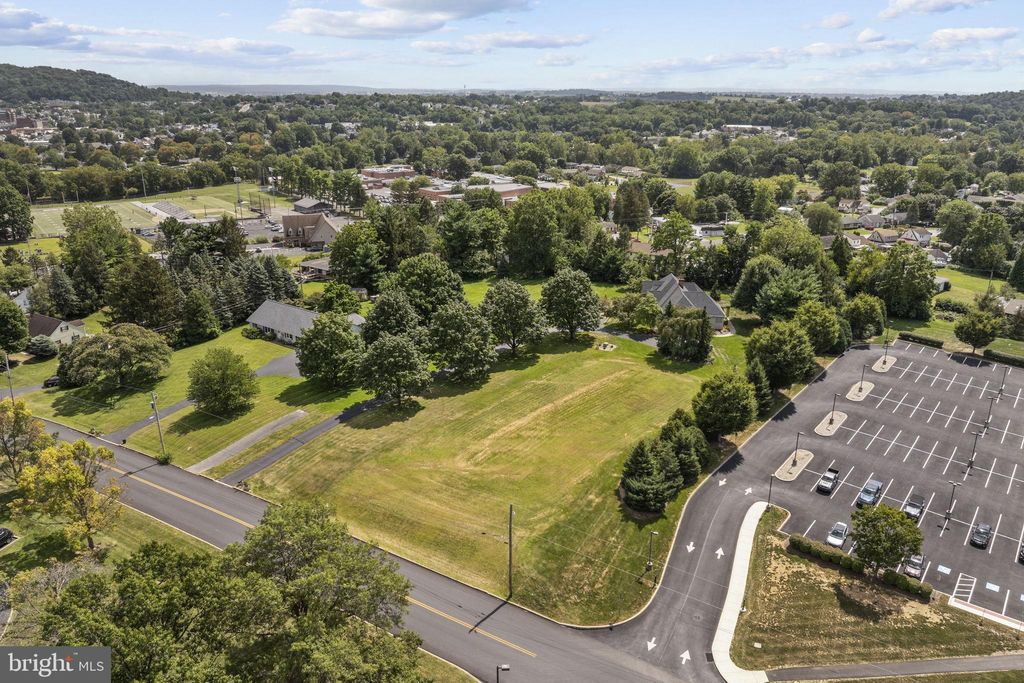 Photo of 992 Hammon Avenue, EPHRATA, PA 17522 (MLS # PALA2076626)