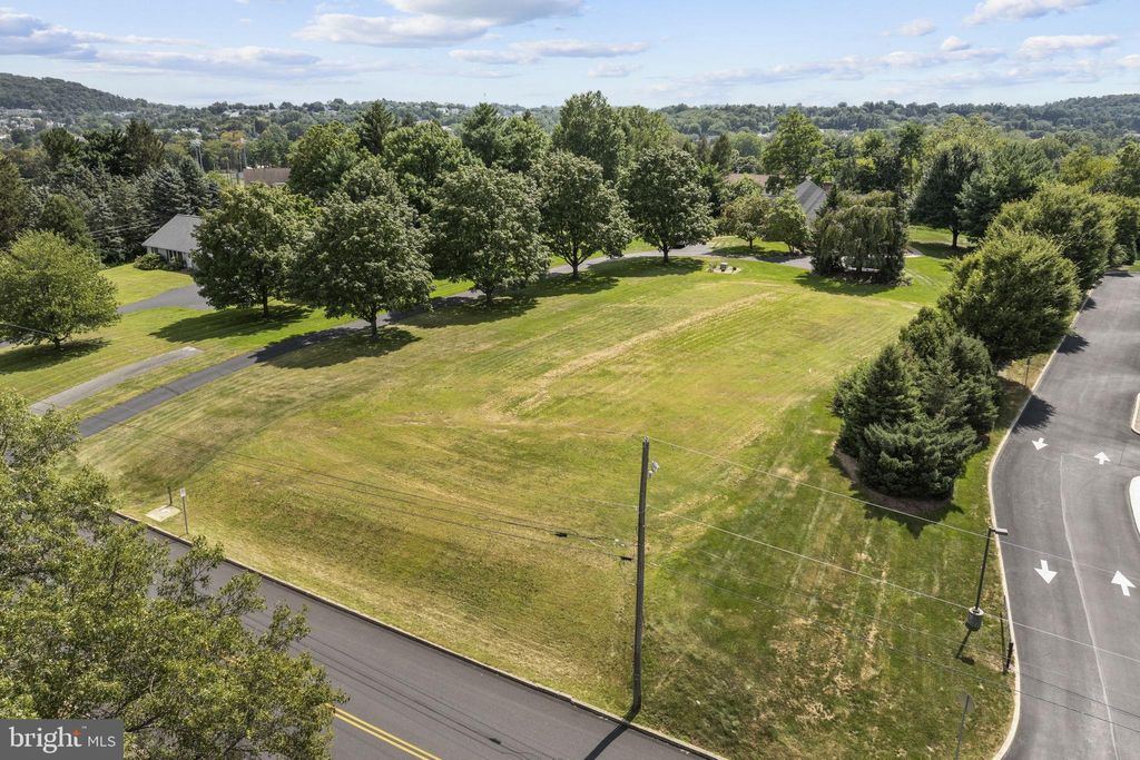 Photo of 992 Hammon Avenue, EPHRATA, PA 17522 (MLS # PALA2076626)