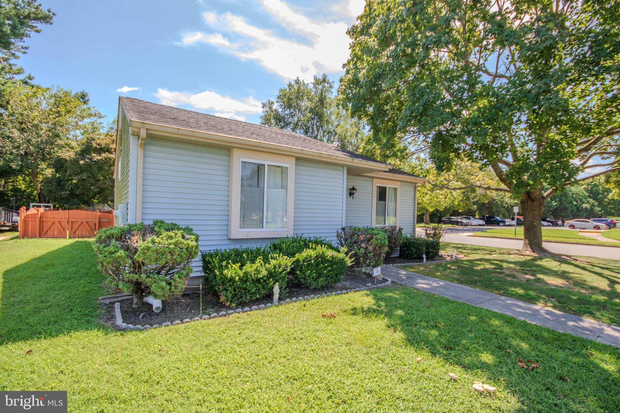 929 GREEN MOR AVENUE