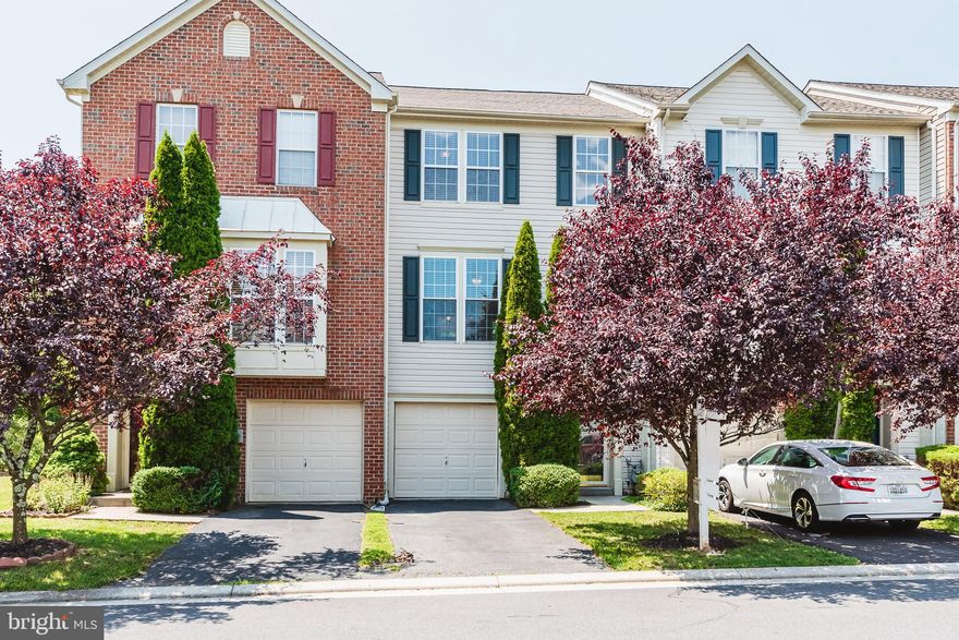WELCOME HOME!  3 BEDROOM, 2.5 BATH 3 LEVEL BUMPOUT TOWNHOME--LIVING ROOM WITH ENGINEERING VINYL--UPDATED KITCHEN FEATURES GRANITE AND STAINLESS STEEL APPLIANCES--SUNROOM WITH NATURAL LIGHTING--MASTER SUITE WITH WALK-IN CLOSET AND MASTER SUPER BATH--FINISHED LOWER LEVEL--LARGE DECK--ATTACHED GARAGE--NEW ROOF 2018 AND SO MUCH MORE!