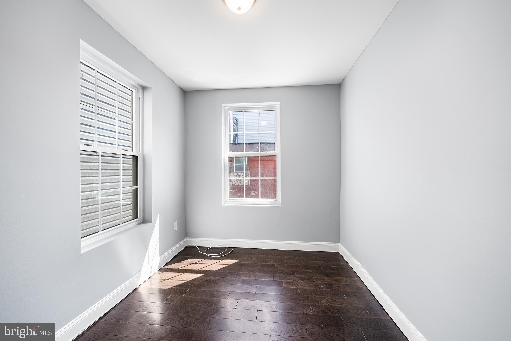 EAST KENSINGTON - Residential