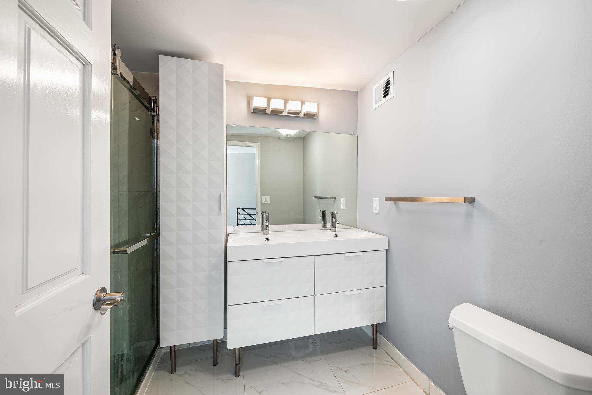 EAST KENSINGTON - Residential