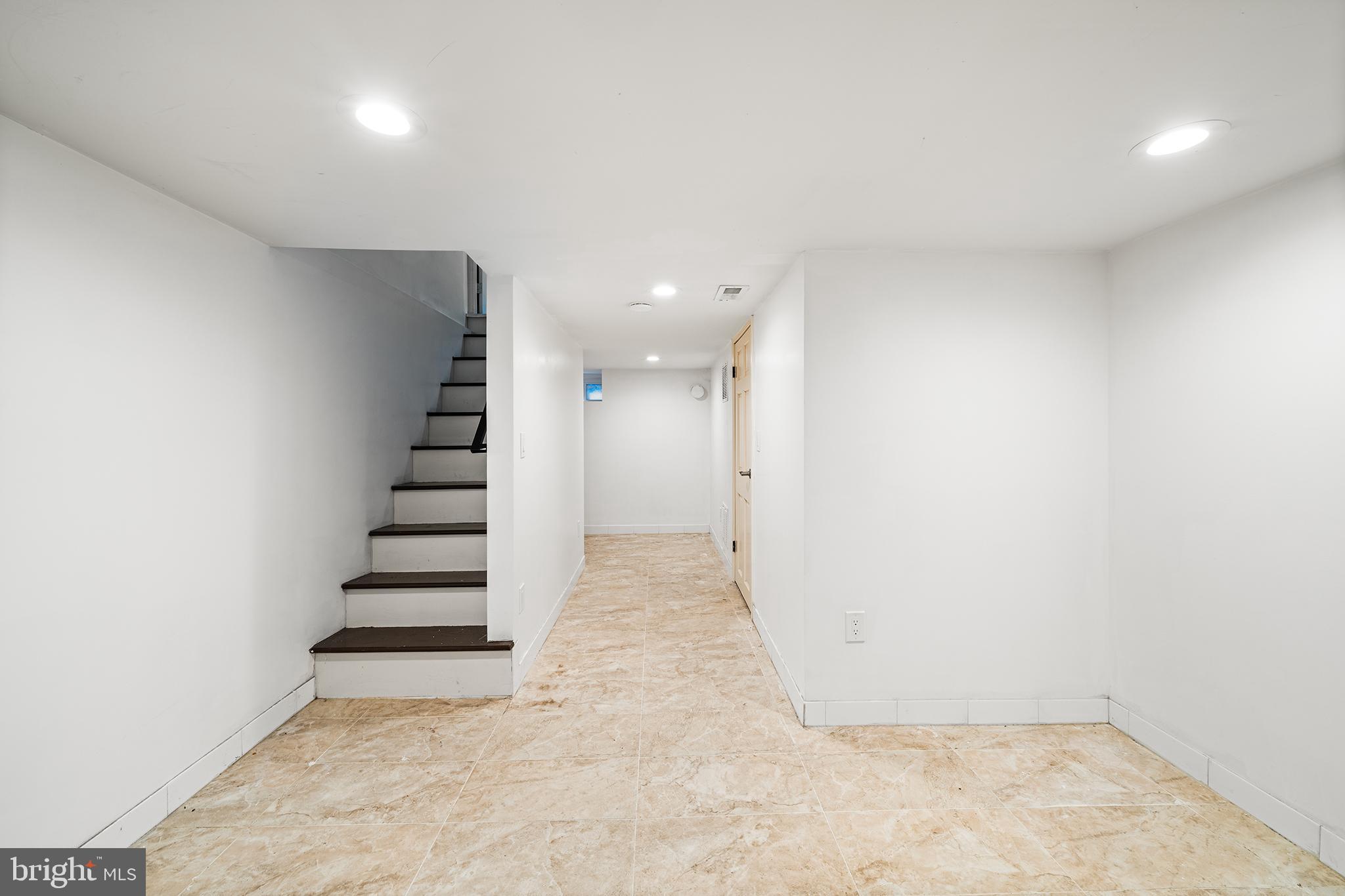 EAST KENSINGTON - Residential