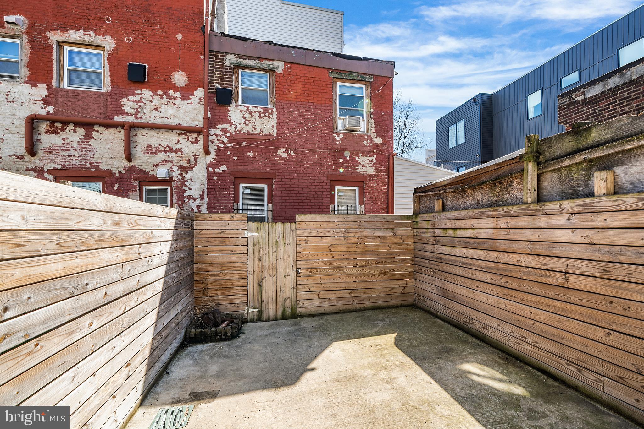 EAST KENSINGTON - Residential