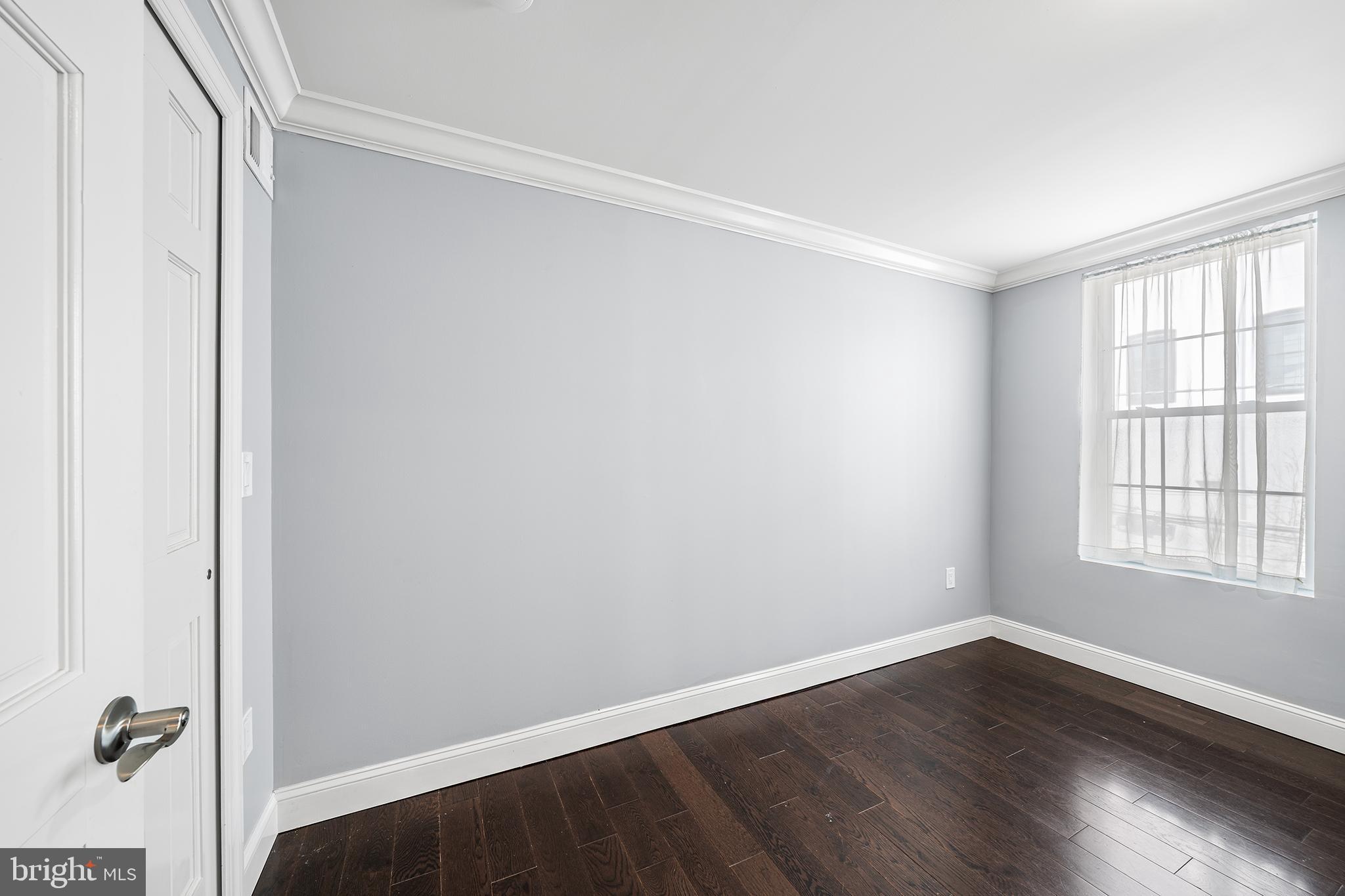 EAST KENSINGTON - Residential